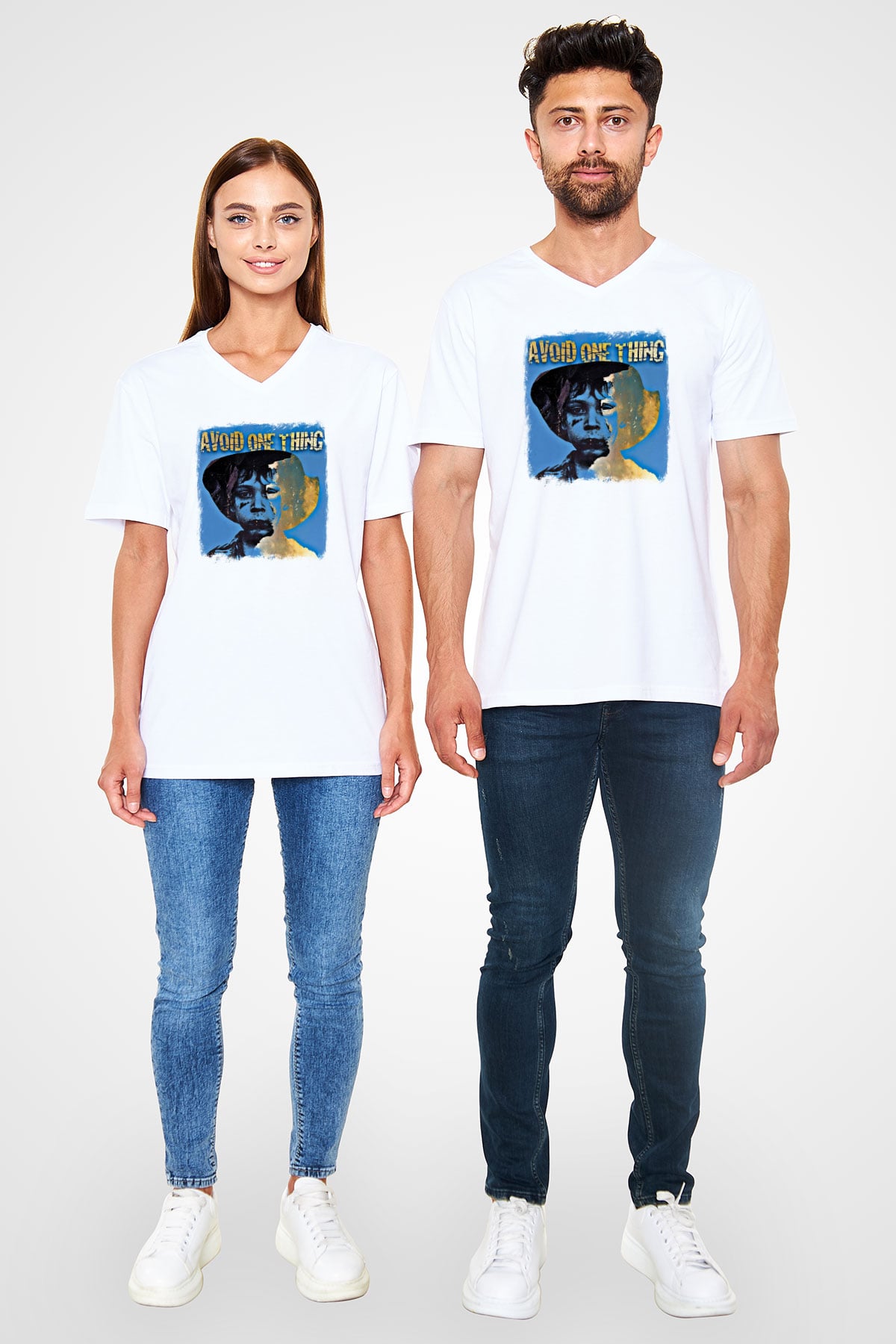 Avoid One Thing Baskılı Unisex Beyaz V Yaka Tişört
