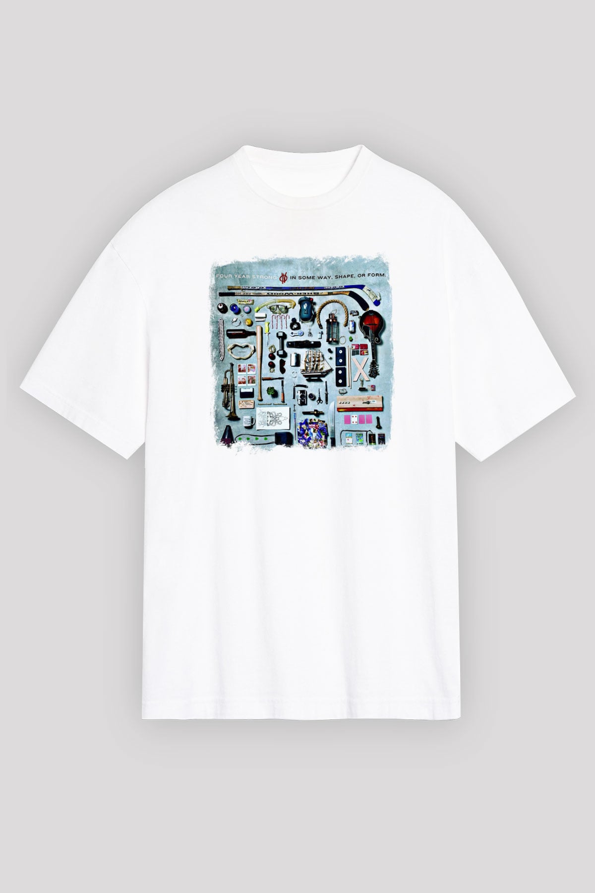 Four Year Strong Baskılı Unisex Beyaz Oversize Tişört