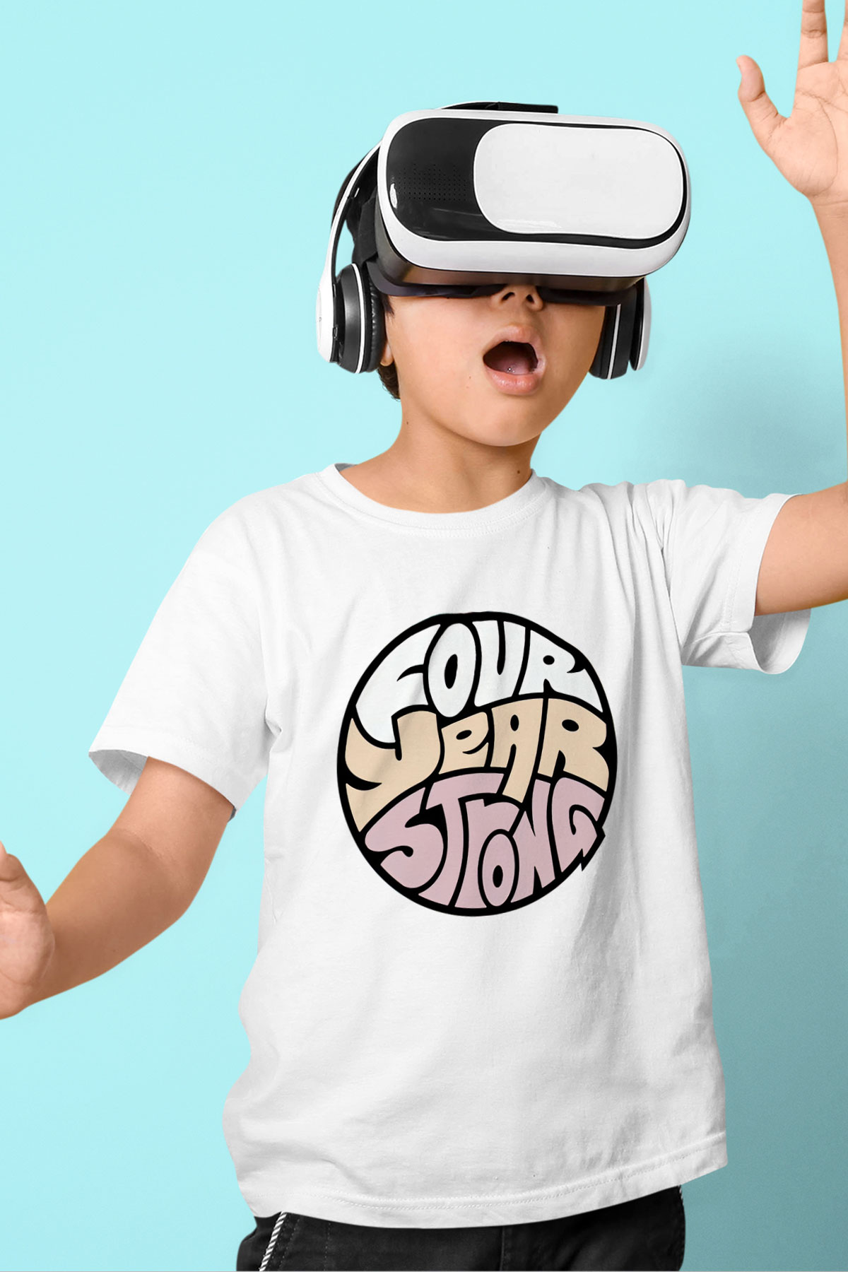 Four Year Strong Beyaz Unisex Çocuk Tişört