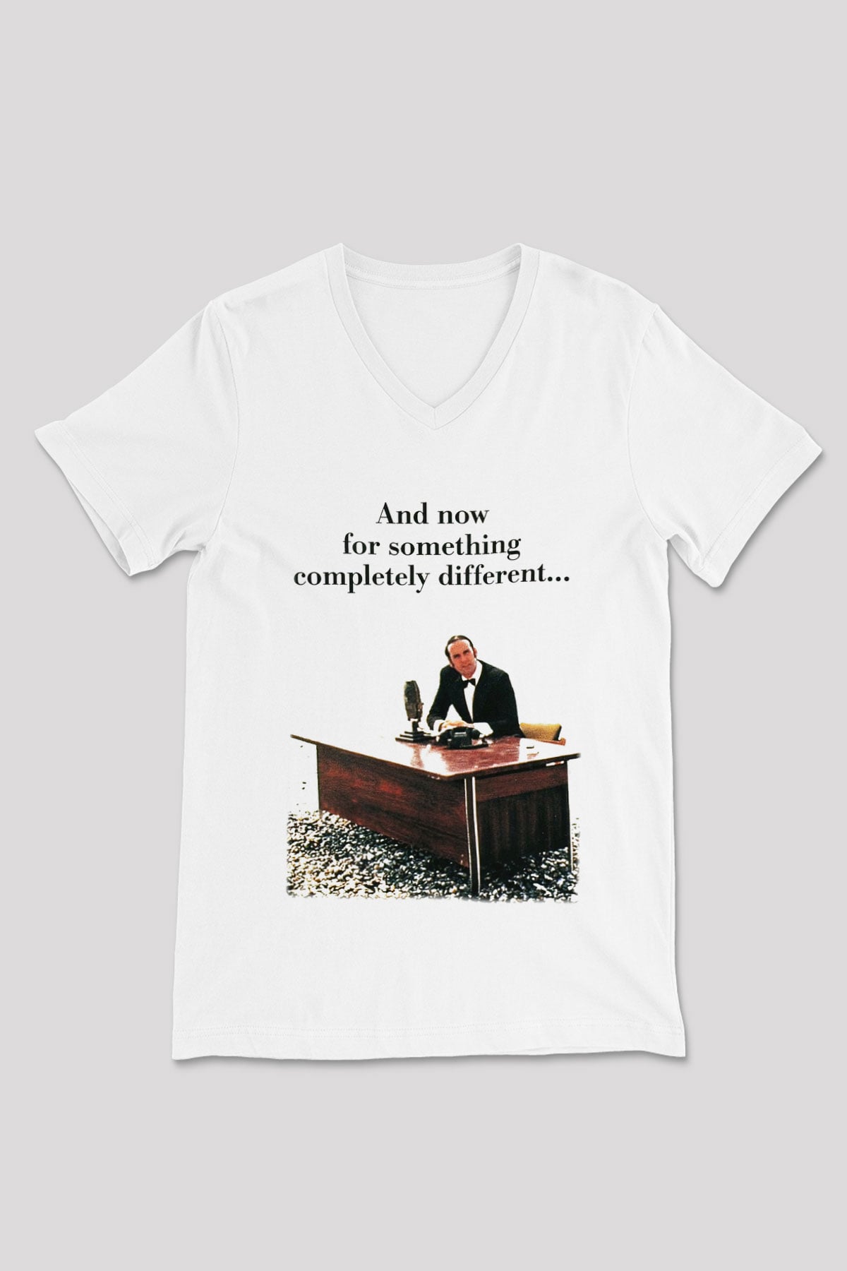Monty Python's Flying Circus Beyaz Unisex V Yaka Tişört T-Shirt