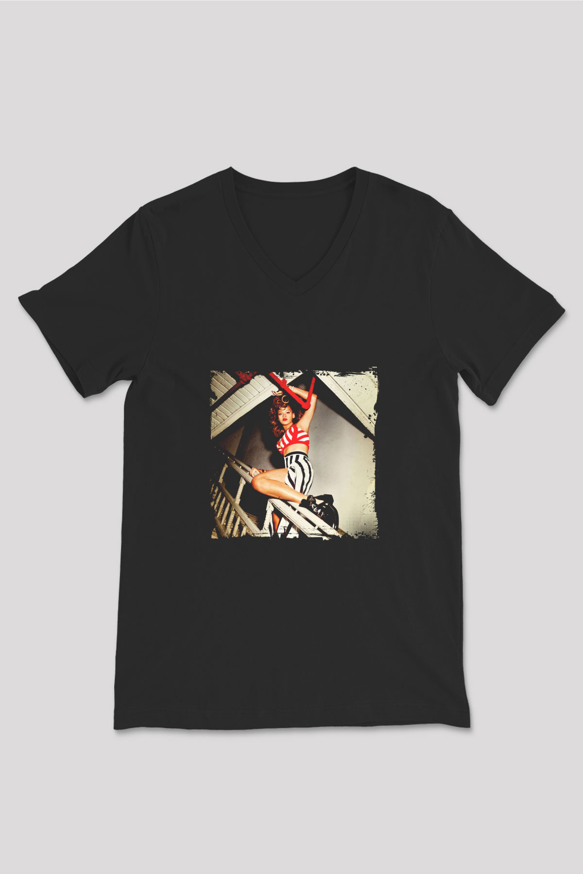 Rihanna Baskılı Unisex Siyah V Yaka Tişört