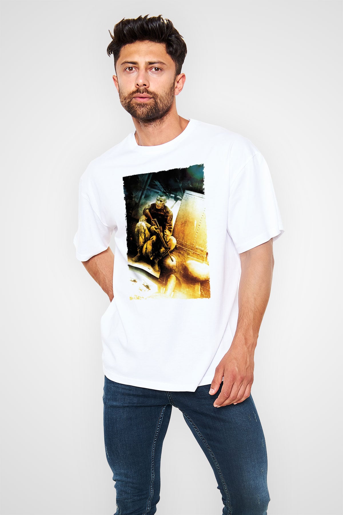 Unisex Kara Şahin Düştü - Black Hawk Down Baskılı Beyaz Oversize Tişört