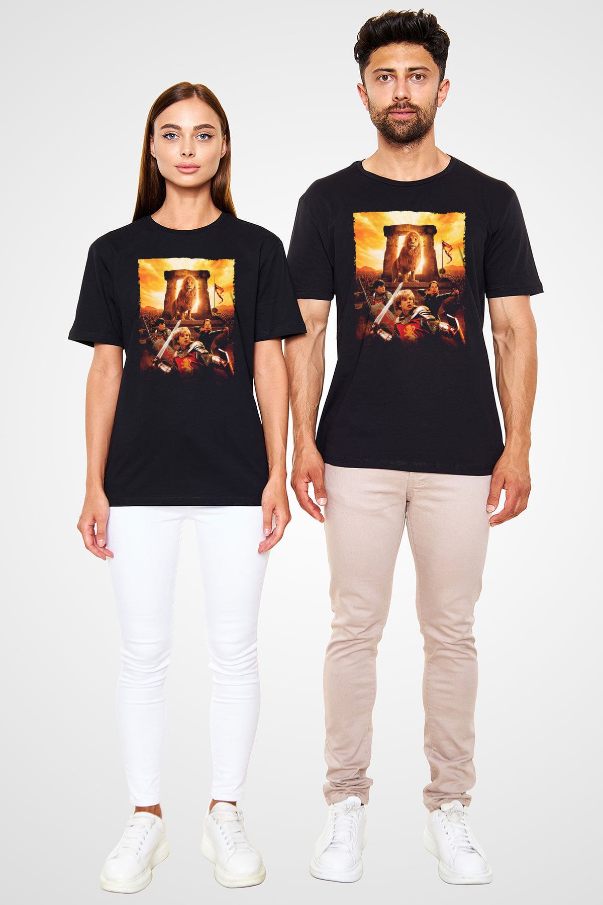 Unisex Narnia Günlükleri Aslan, Cadı ve Dolap (The Chronicles of Narnia The Lion, the Witch and the Wardrobe) Baskılı Siyah T-Shirt
