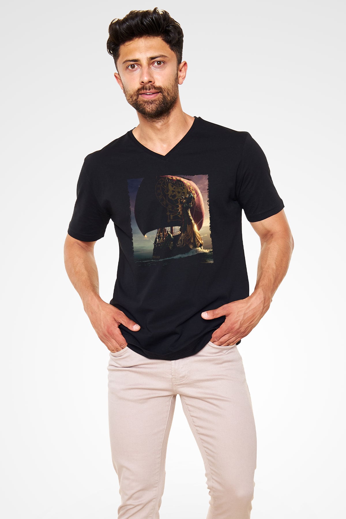 Unisex Narnia Günlükleri Şafak Yıldızının Yolculuğu (The Chronicles of Narnia The Voyage of the Dawn Treader) Baskılı Siyah V Yaka Tshirt
