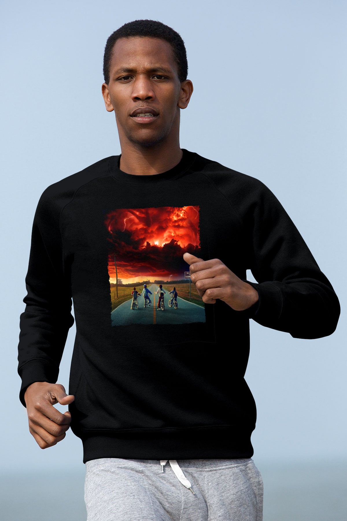 Unisex Stranger Things Baskılı Siyah Sweatshirt