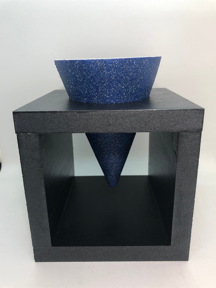 Siyah Ahşap Standlı Saksı