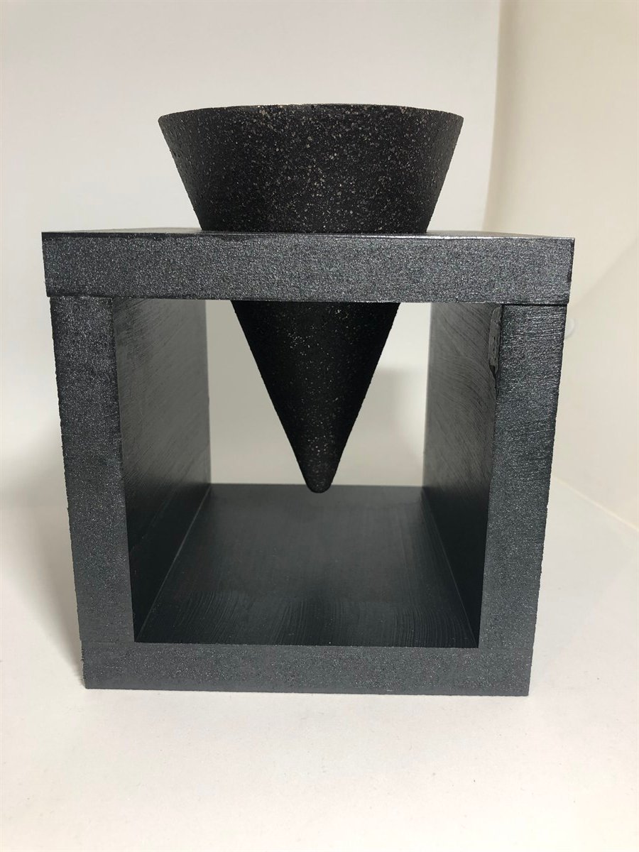 Siyah Ahşap Standlı Saksı