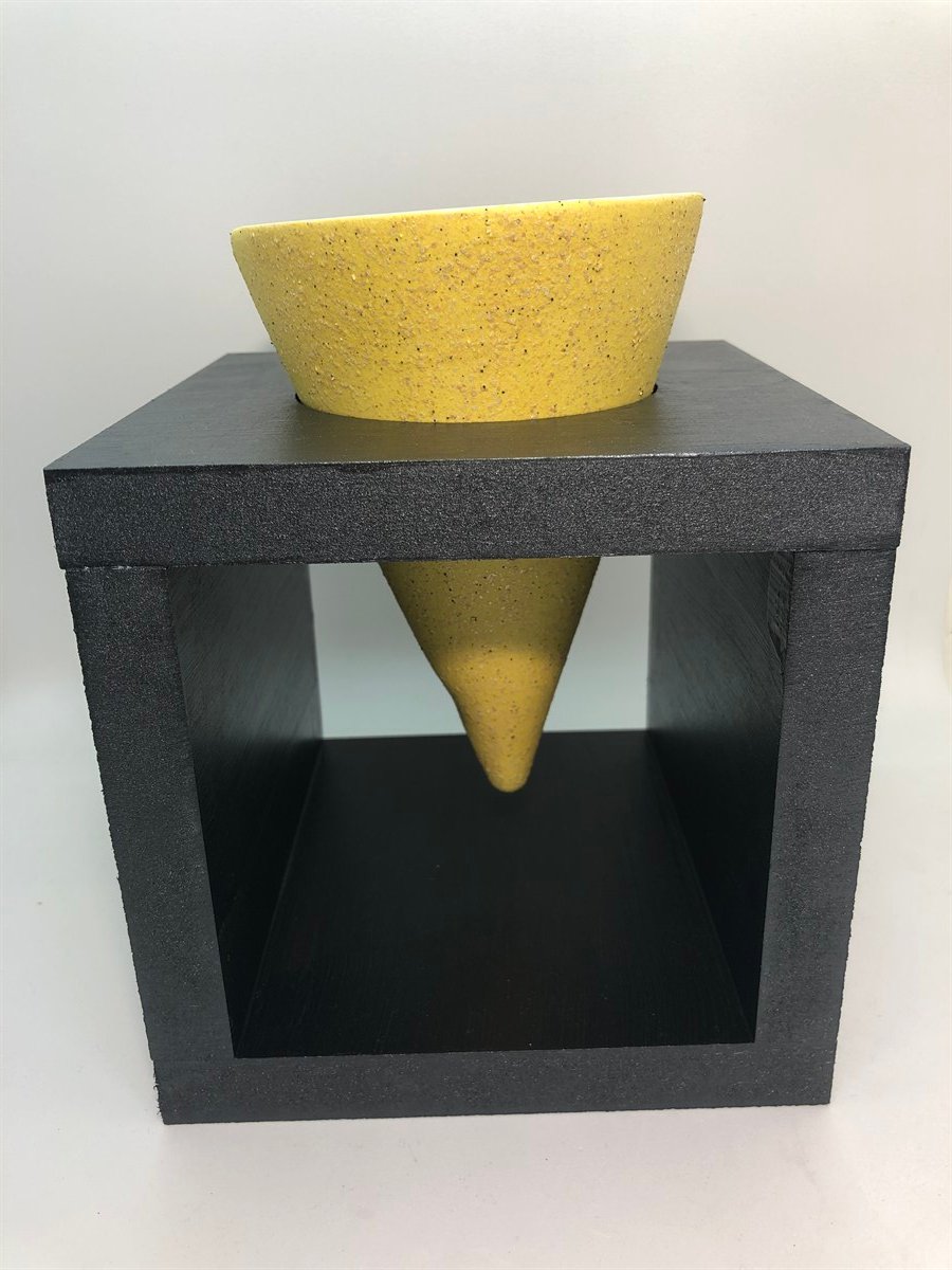 Siyah Ahşap Standlı Saksı