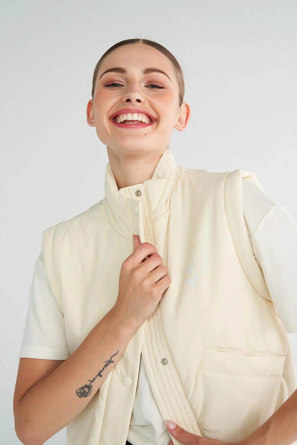 HUMMELYelekHummel CARE WAISTCOAT Kadın Yelek 940271-9157EGRET