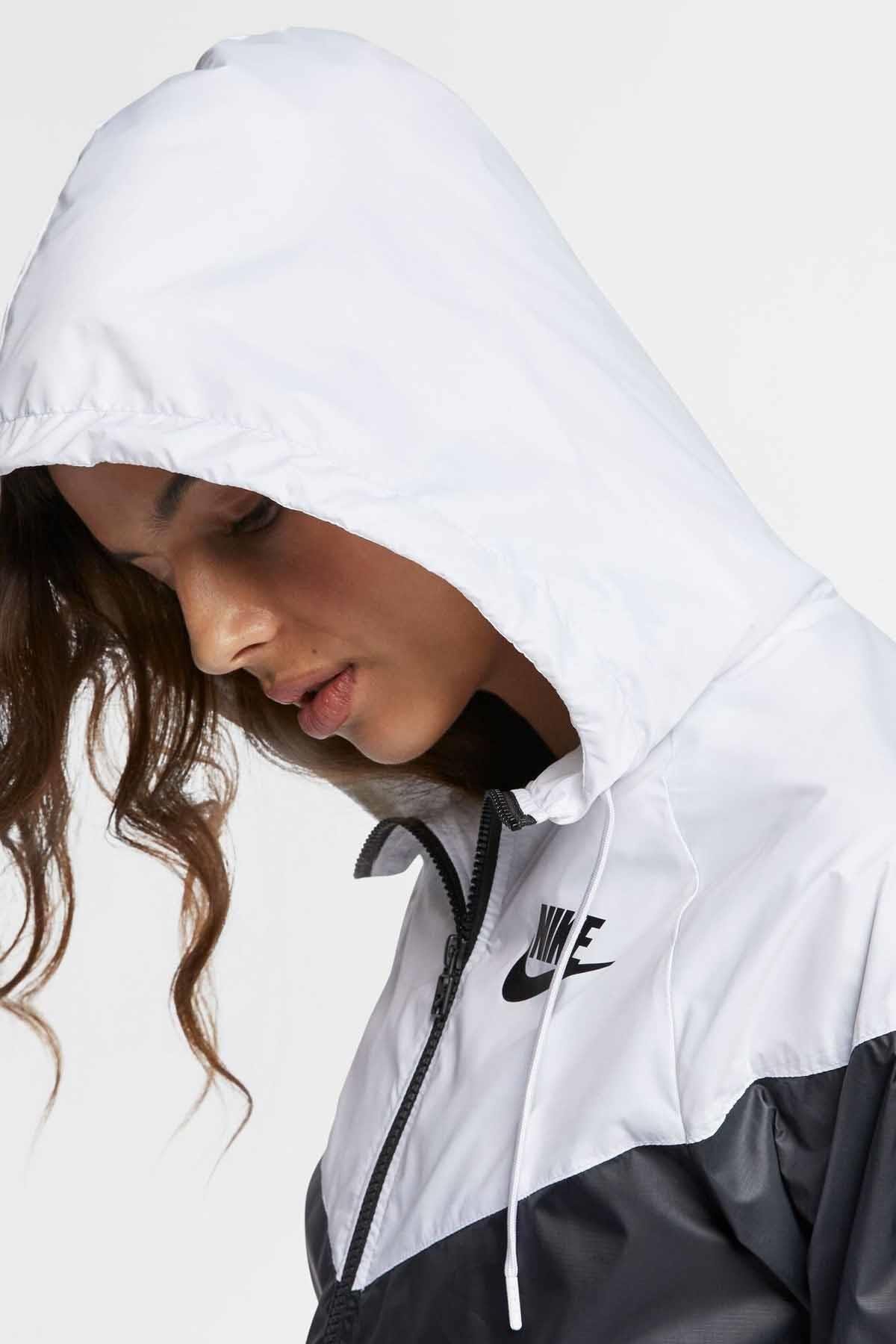 NIKECeketNike Kadın Ceket  Windrunner Kadın Ceket AR3092-010-SIYAH-BYZ