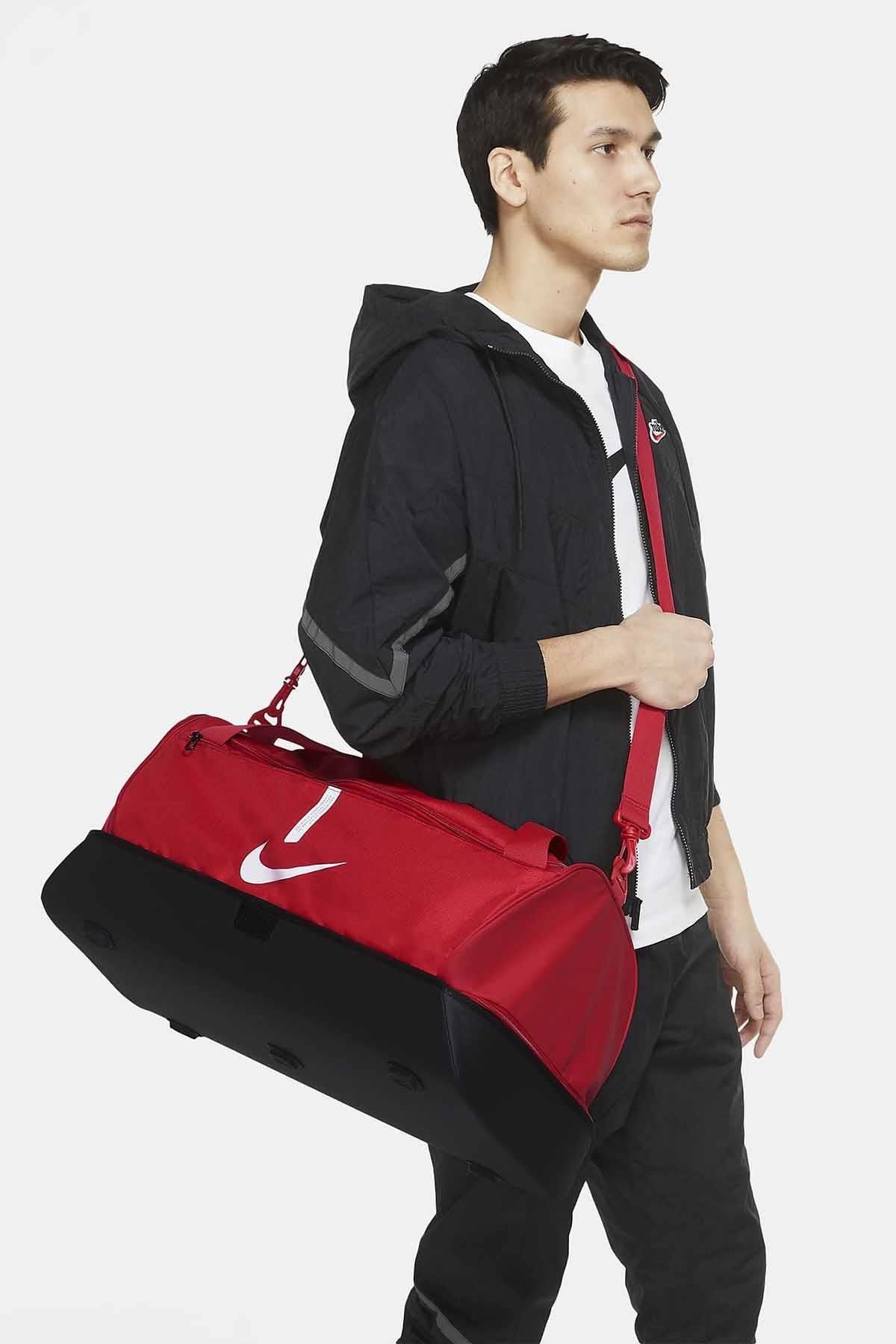 NIKESpor ve Seyehat ÇantasıNike Spor Çanta 37 LT  54 cm. (U) x 31 cm. (G) x 28 cm. (Y)  CU8096-657-KIRMIZI