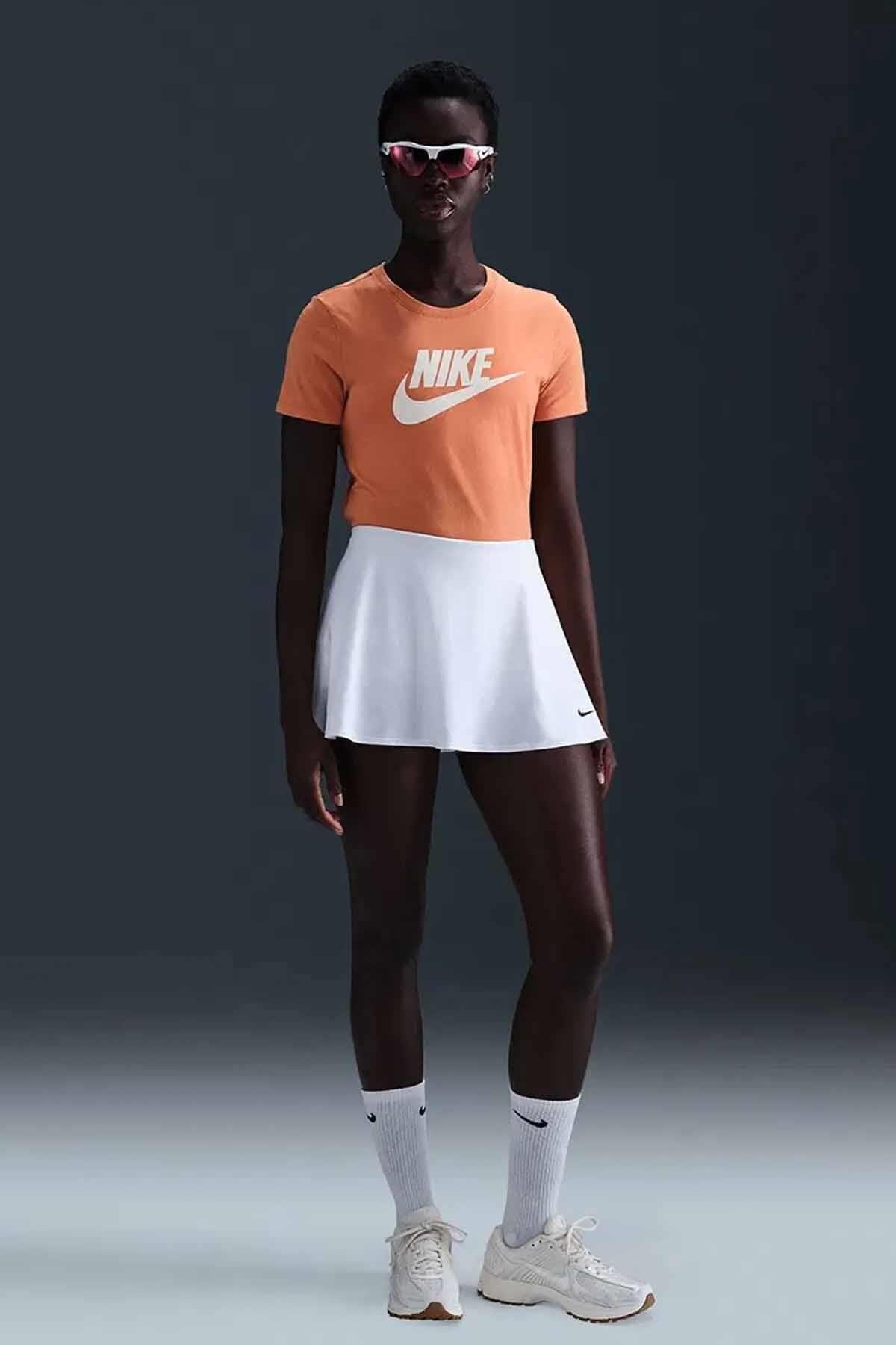 NIKETişörtNike Club Kadın Günlük Stil T-Shirt Kadın Tişört DX7906-828-Kiremit