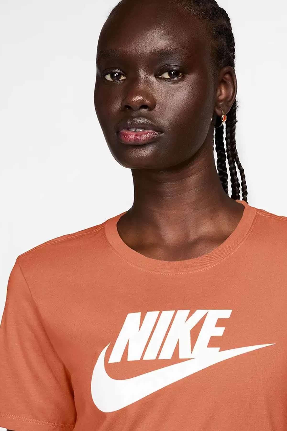 NIKETişörtNike Club Kadın Günlük Stil T-Shirt Kadın Tişört DX7906-828-Kiremit