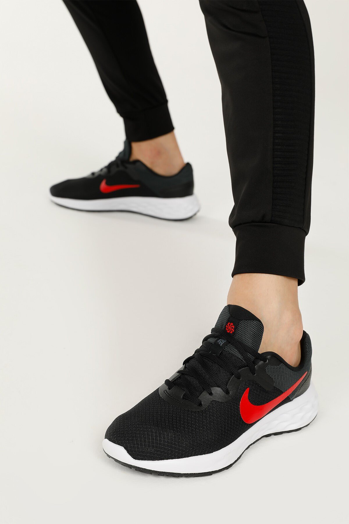 NIKEYürüyüş KoşuNike Revolution 6 Nn Erkek Yürüyüş Koşu Ayakkabı DC3728-005-Siyah-Krmz