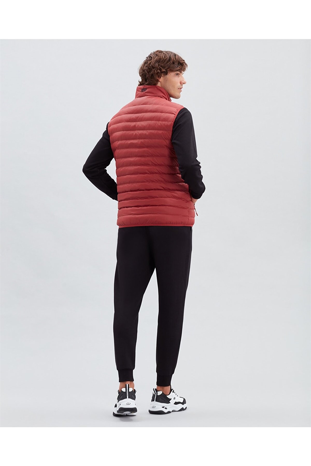 SKECHERSYelekSkechers M Essential Vest Erkek Yelek S202174-621 Rosewood