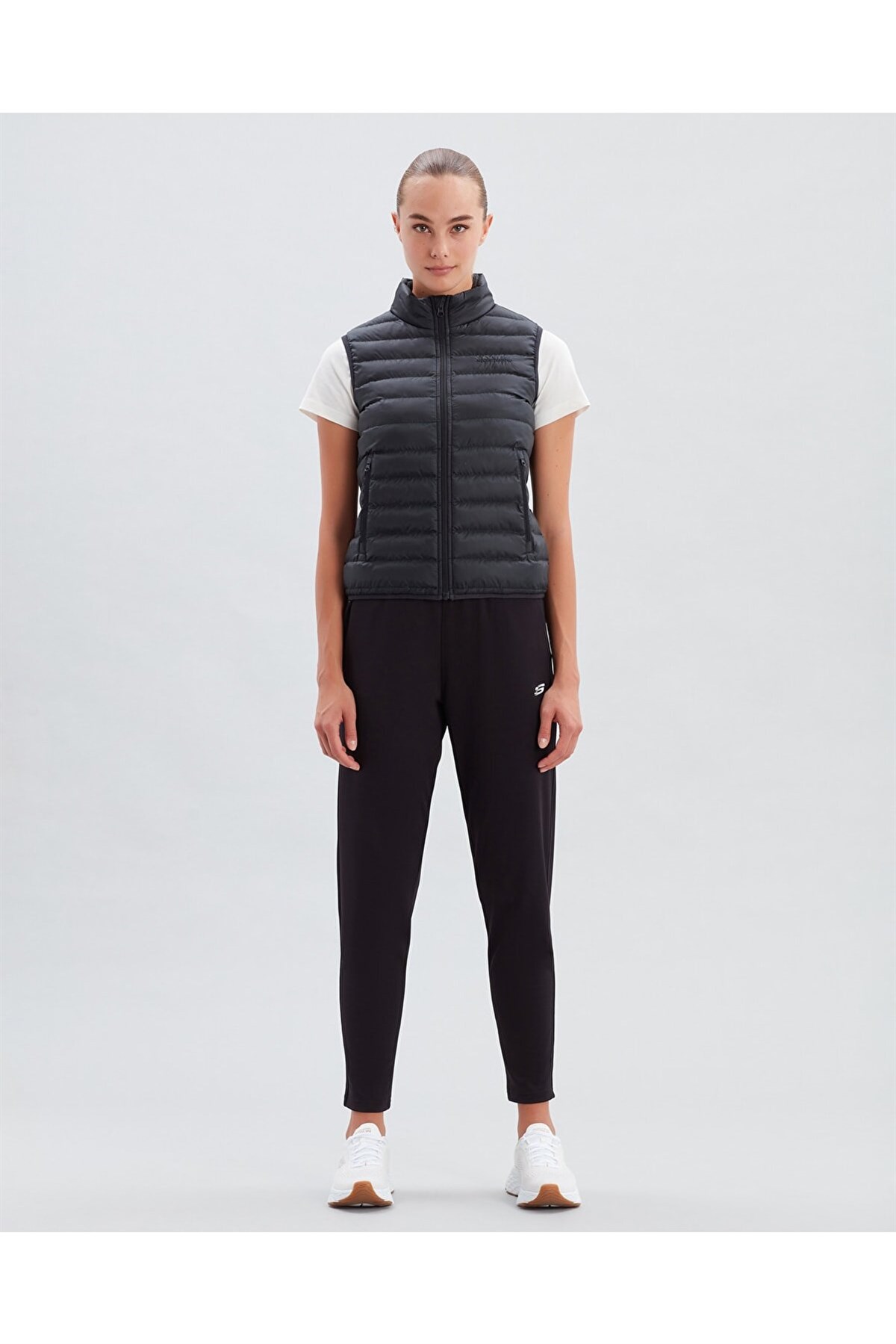 SKECHERSYelekSkechers W Essential Vest Kadın Yelek S212262-001 Black
