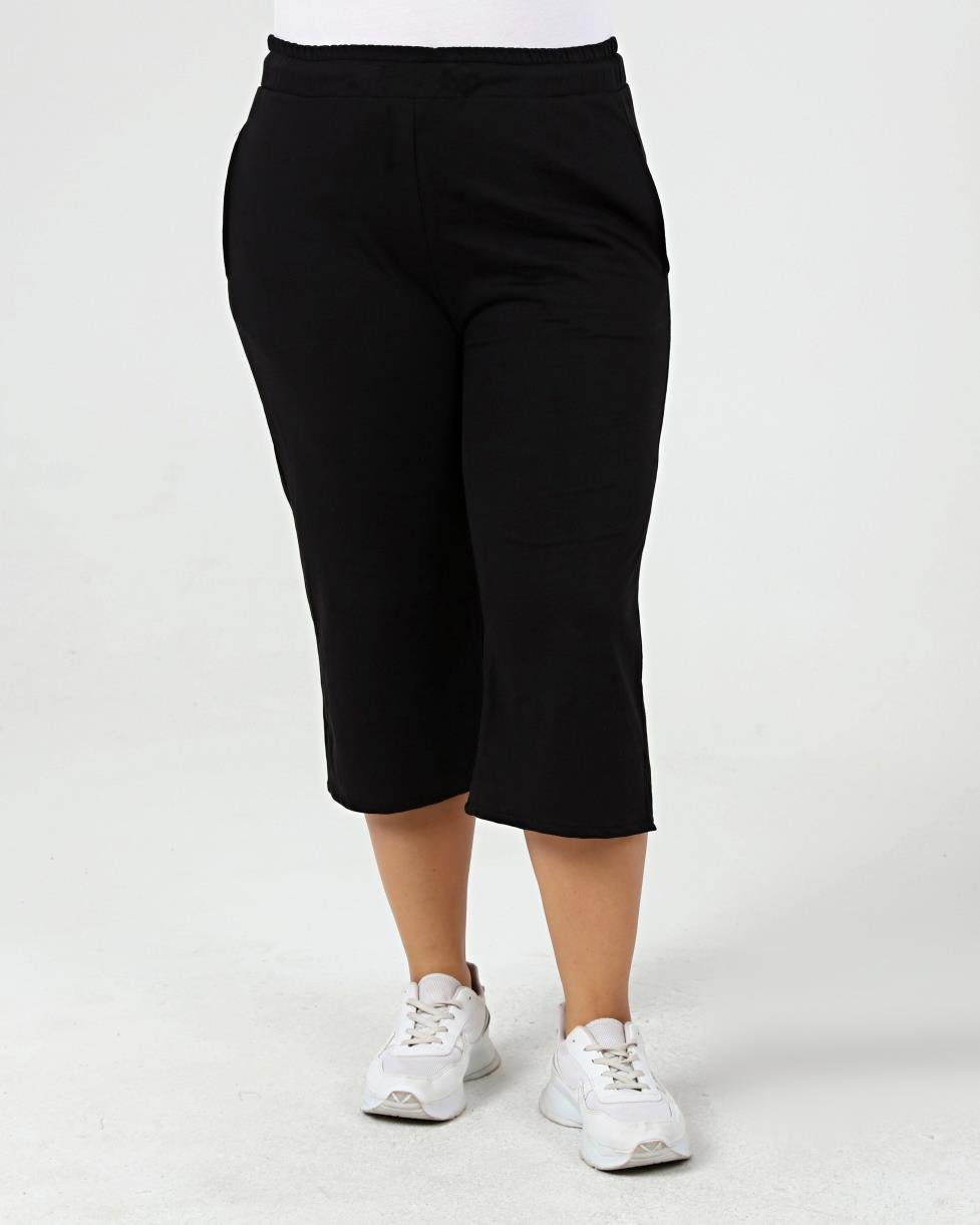 Büyük Beden Beli Bağcıklı Paça Yırtmaç Detaylı Kapri SiyahCurvy TrendBüyük Beden Paça Yırtmaç Detaylı Kapri Siyah