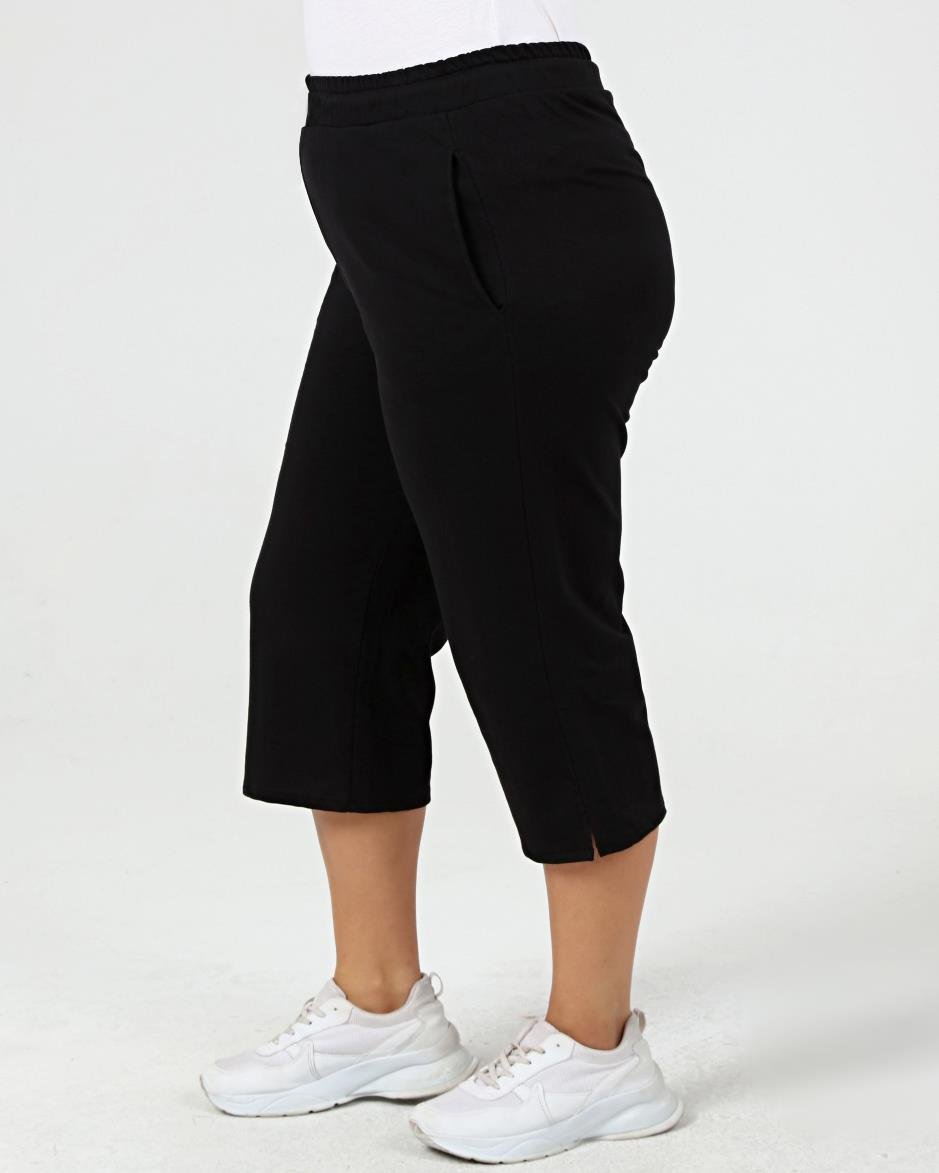 Büyük Beden Beli Bağcıklı Paça Yırtmaç Detaylı Kapri SiyahCurvy TrendBüyük Beden Paça Yırtmaç Detaylı Kapri Siyah