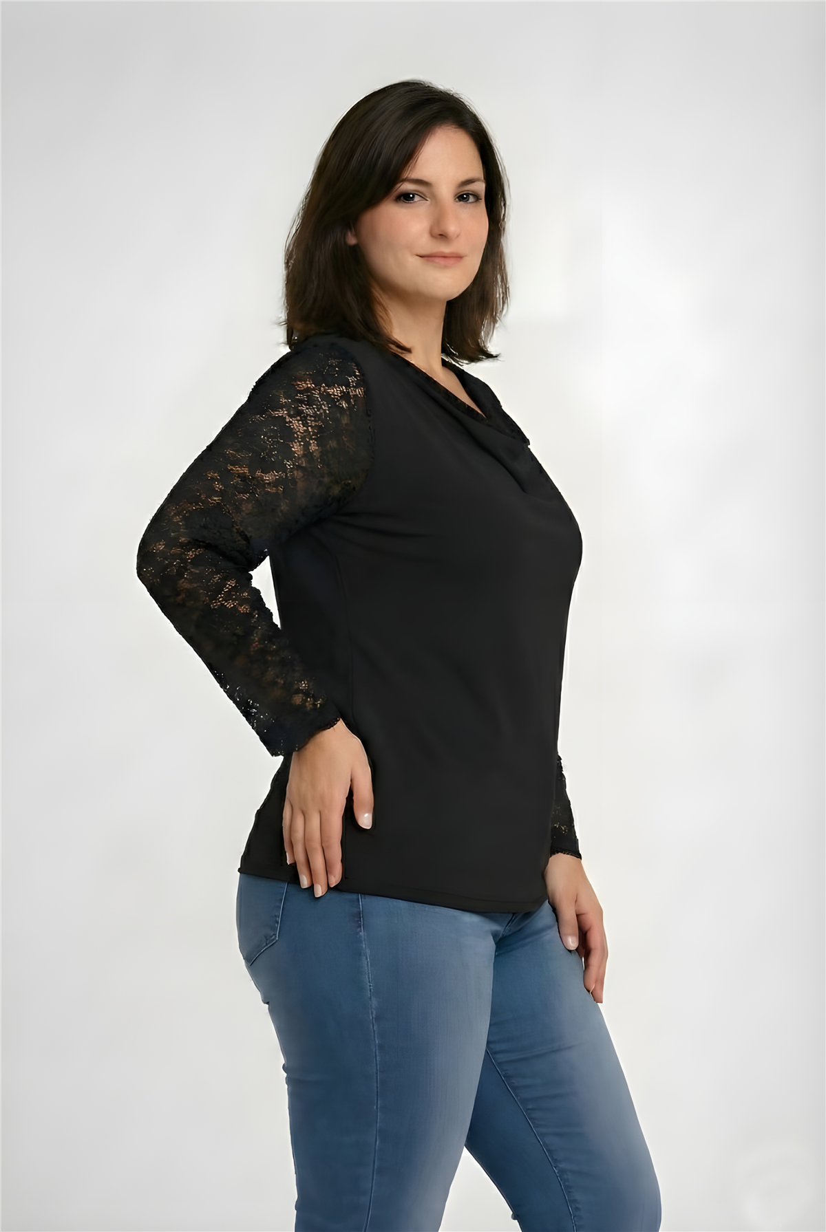 Büyük Beden Degaje Yaka Uzun Dantel Kol Bluz SiyahCurvy TrendBüyük Beden Degaje Yaka Uzun Dantel Kol Bluz Siyah