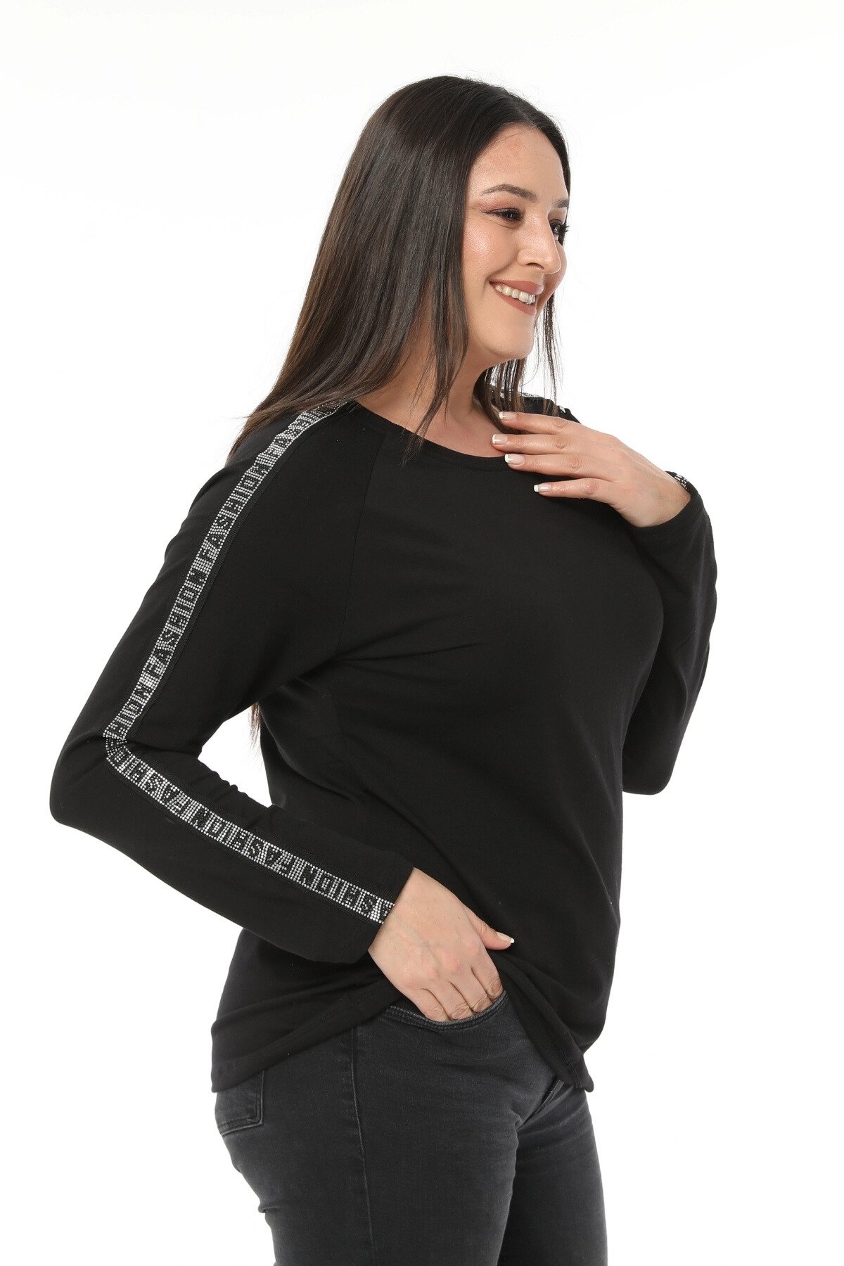 Büyük Beden Fashion Taş Bant Detaylı Reglan Kol Sweatshirt SiyahCurvy TrendBüyük Beden Fashion Taş Bant Detaylı Reglan Kol Sweatshirt Siyah