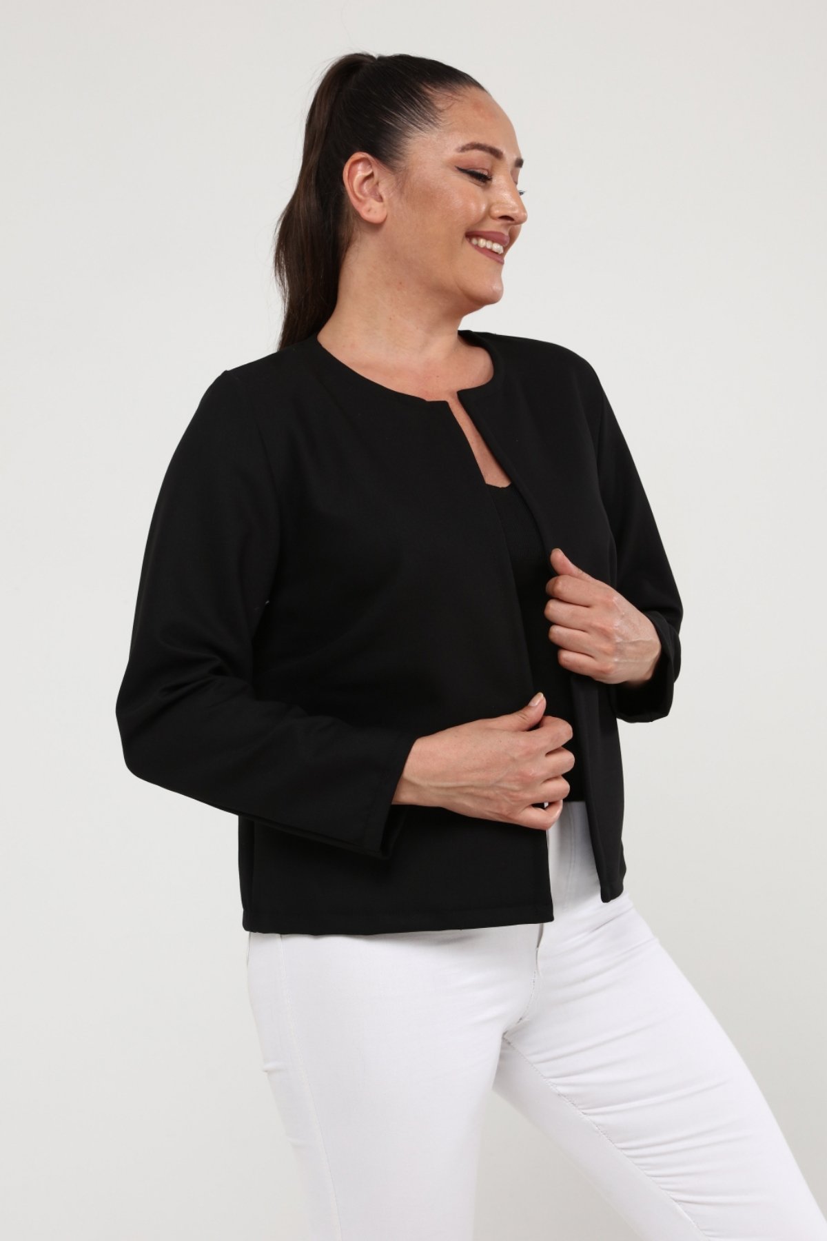 Büyük Beden İnterlok Kısa Ceket SiyahCurvy TrendBüyük Beden İnterlok Kısa Ceket Siyah