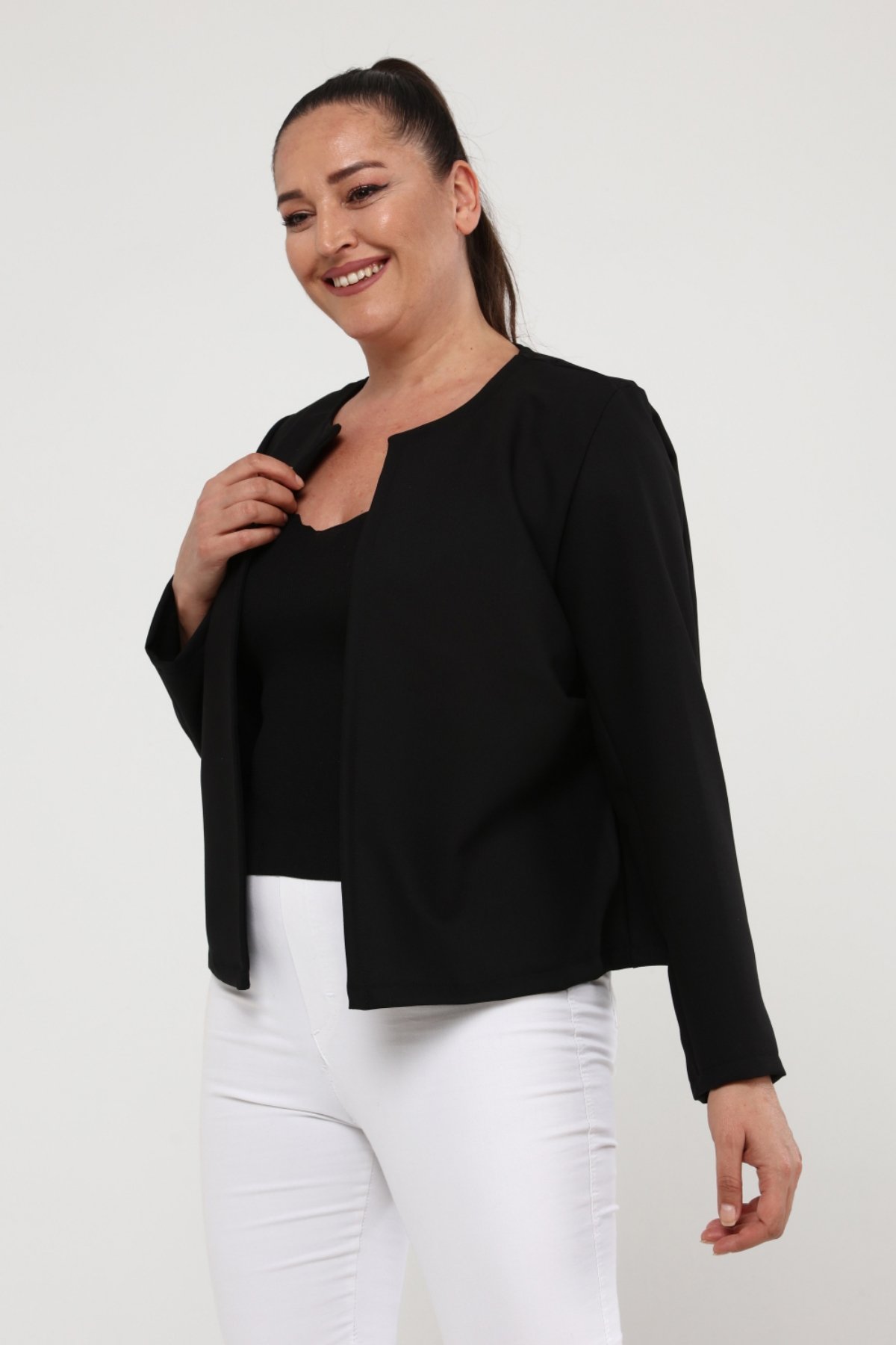 Büyük Beden İnterlok Kısa Ceket SiyahCurvy TrendBüyük Beden İnterlok Kısa Ceket Siyah