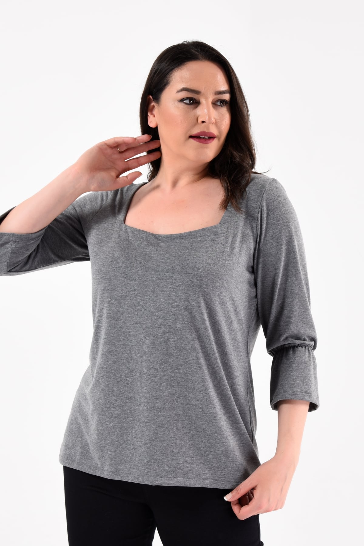 Büyük Beden Kare Yake Uzun Kol Bluz AntrasitCurvy TrendBüyük Beden Kare Yake Uzun Kol Bluz Antrasit