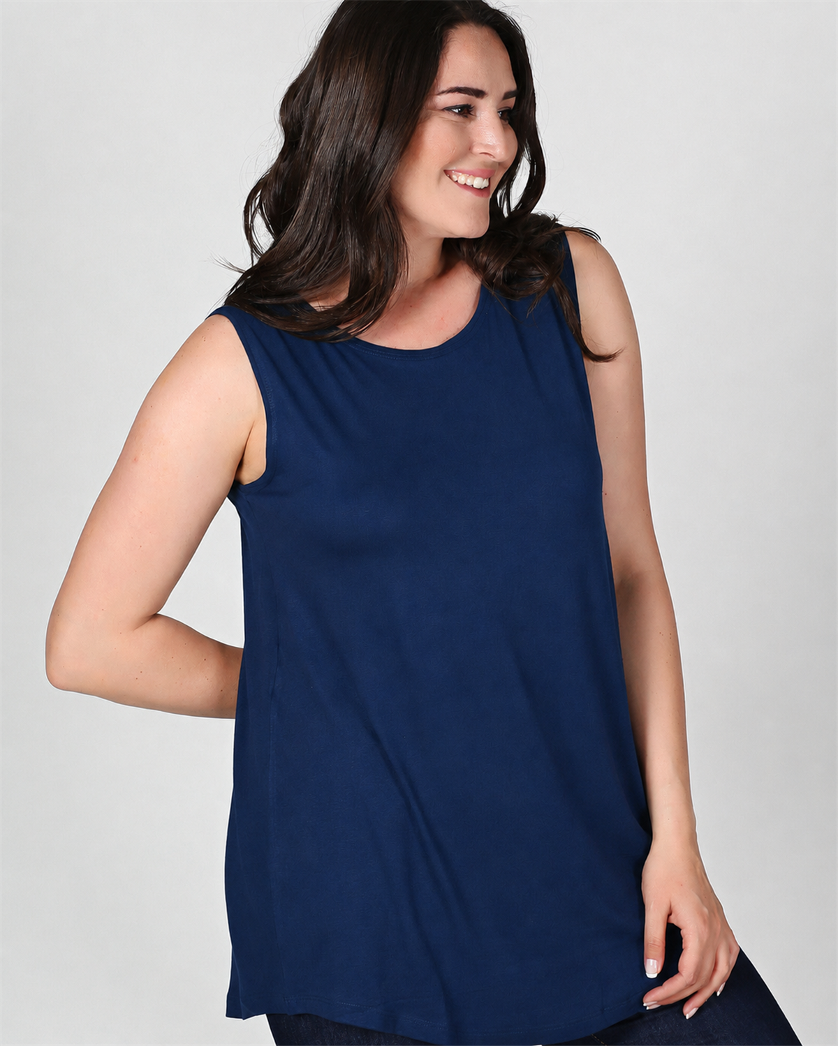 Büyük Beden Kolsuz Viskon Basic Bluz LacivertCurvy TrendBüyük Beden Kolsuz Viskon Basic Bluz Lacivert