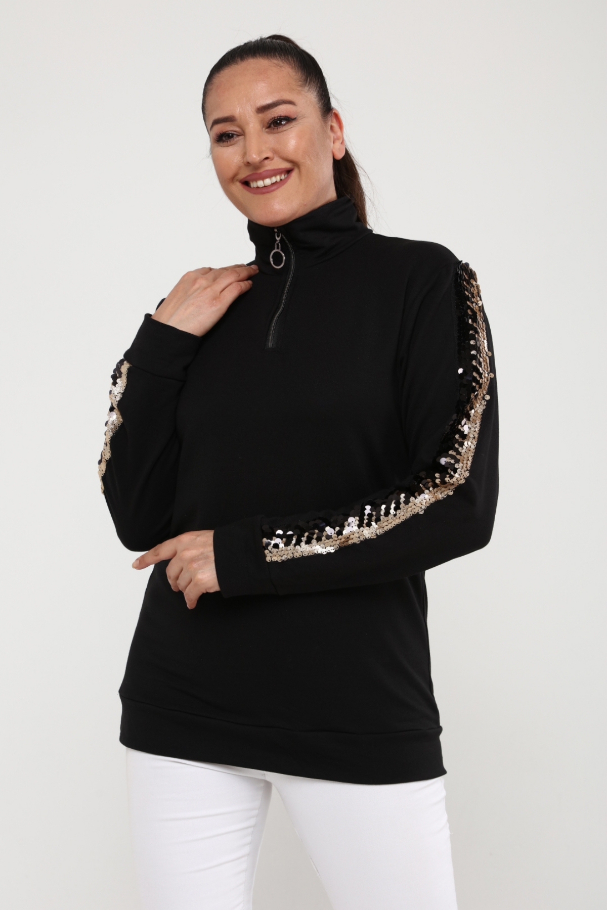 Büyük Beden Kolüstü Pullu Aksesuarlı Fermuarlı Sweatshirt Siyah AltınCurvy TrendBüyük Beden Kolüstü Pullu Aksesuarlı Fermuarlı Sweatshirt Siyah Altın