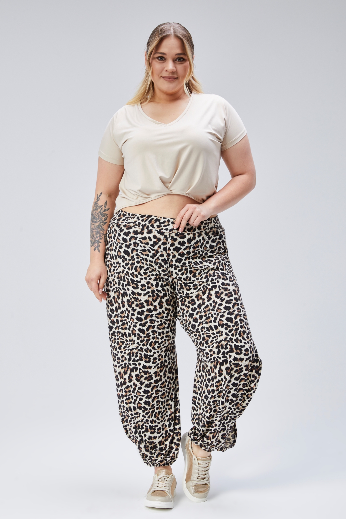 Büyük Beden Leopar Desenli Beli ve Paçası Lastikli Yanı Boydan Yırtmaç Viskon Pantolon LeoparCurvy TrendBüyük Beden Leopar Desenli Beli ve Paçası Lastikli Yanı Boydan Yırtmaç Viskon Pantolon Leopar