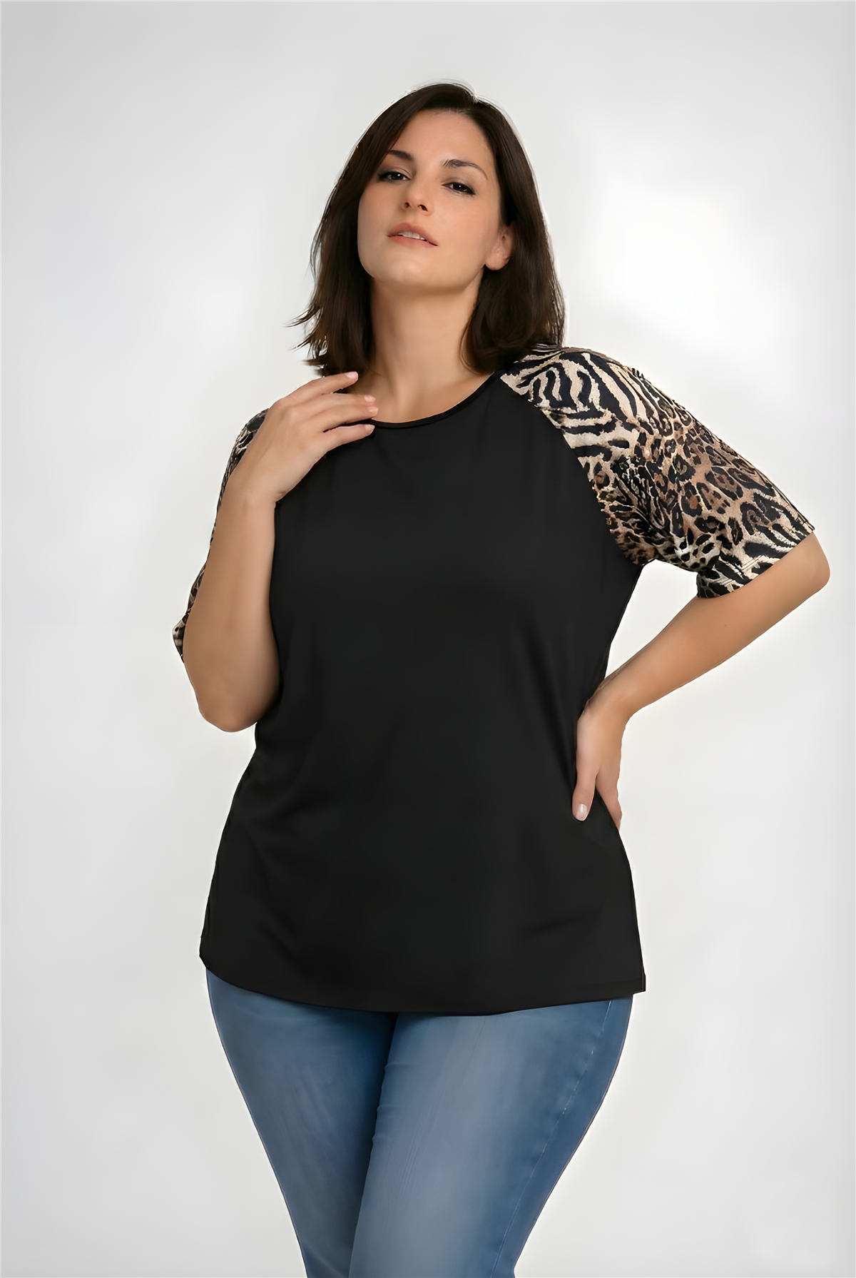 Büyük Beden Leopar Reglan Kısa Kol Bluz SiyahCurvy TrendBüyük Beden Leopar Reglan Kısa Kol Bluz Siyah