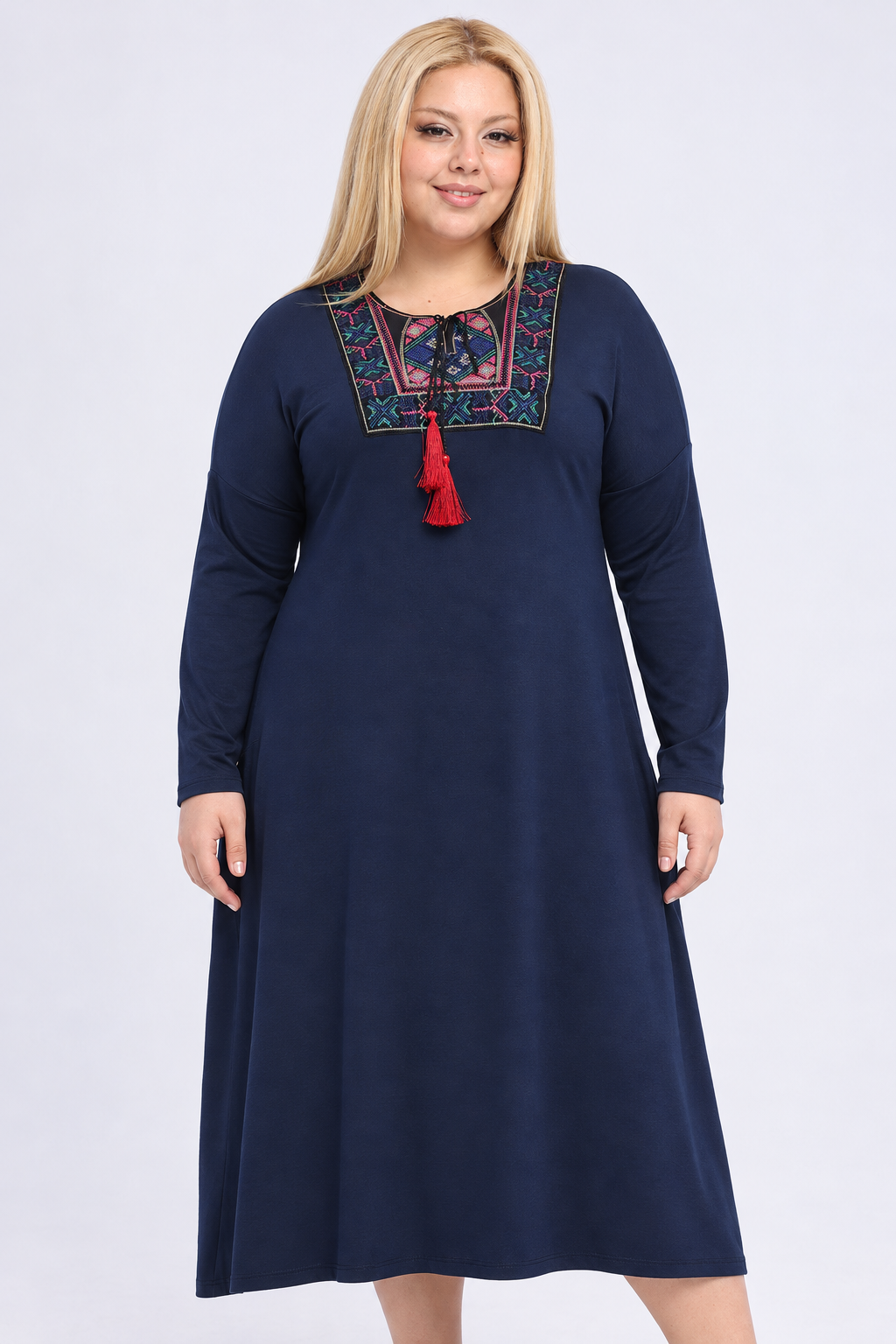 Büyük Beden Nakış Yakalı Geniş Kesim Uzun Kol Viskon Elbise LacivertCurvy TrendBüyük Beden Nakış Yakalı Geniş Kesim Uzun Kol Viskon Elbise Lacivert