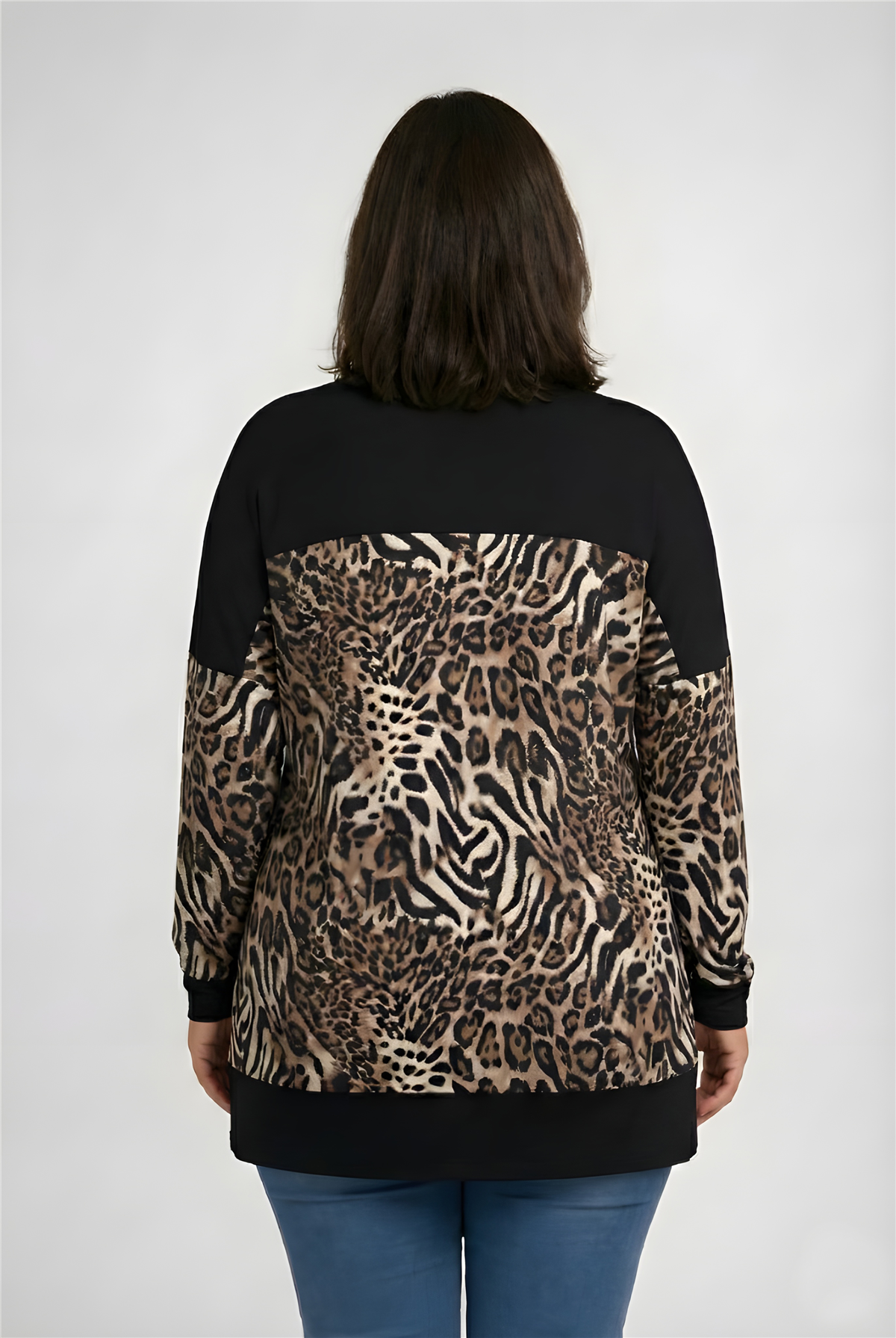 Büyük Beden V Yaka Gövdesi Leopar Desenli Uzun Kol Bluz SiyahCurvy TrendBüyük Beden V Yaka Gövdesi Leopar Desenli Uzun Kol Bluz Siyah