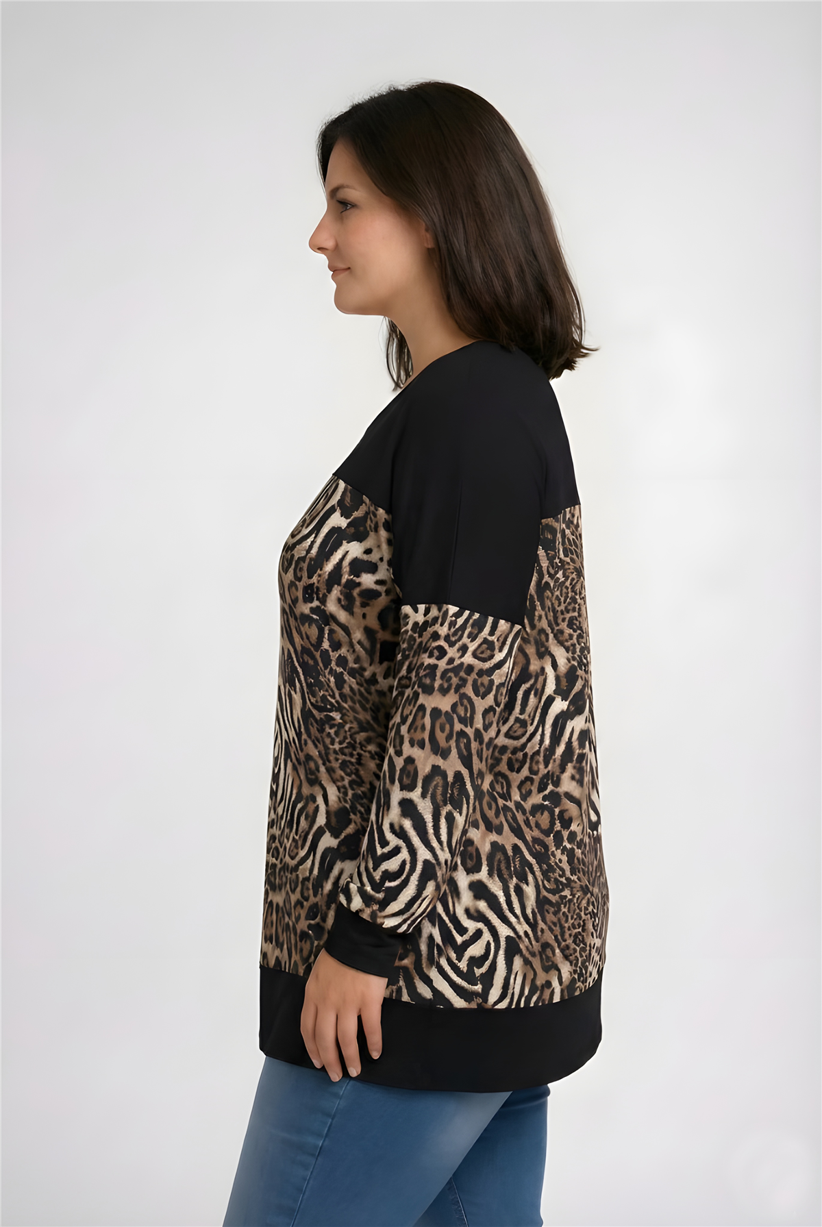 Büyük Beden V Yaka Gövdesi Leopar Desenli Uzun Kol Bluz SiyahCurvy TrendBüyük Beden V Yaka Gövdesi Leopar Desenli Uzun Kol Bluz Siyah