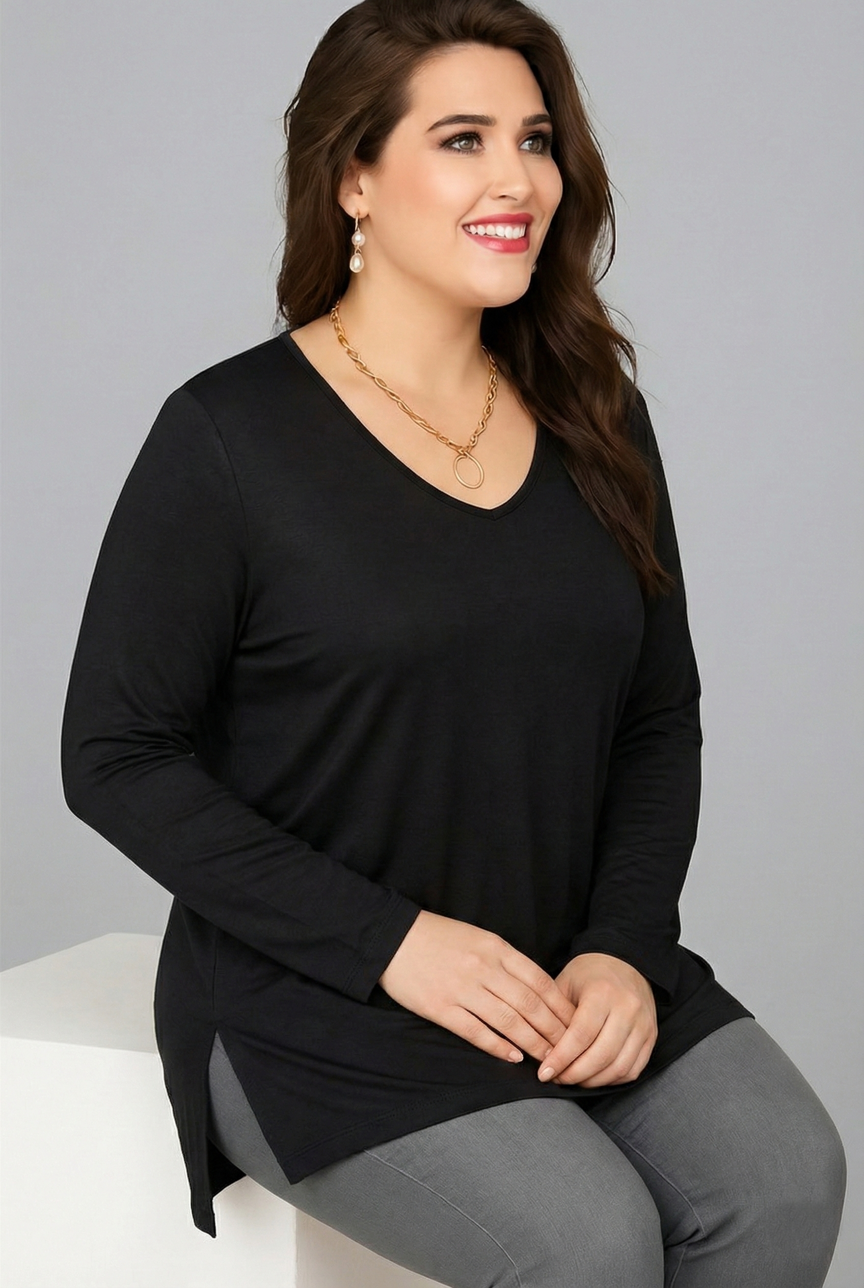 Büyük Beden V Yaka Uzun Kol Yan Yırtmaçlı Bluz SiyahCurvy TrendBüyük Beden V Yaka Uzun Kol Yan Yırtmaçlı Bluz Siyah