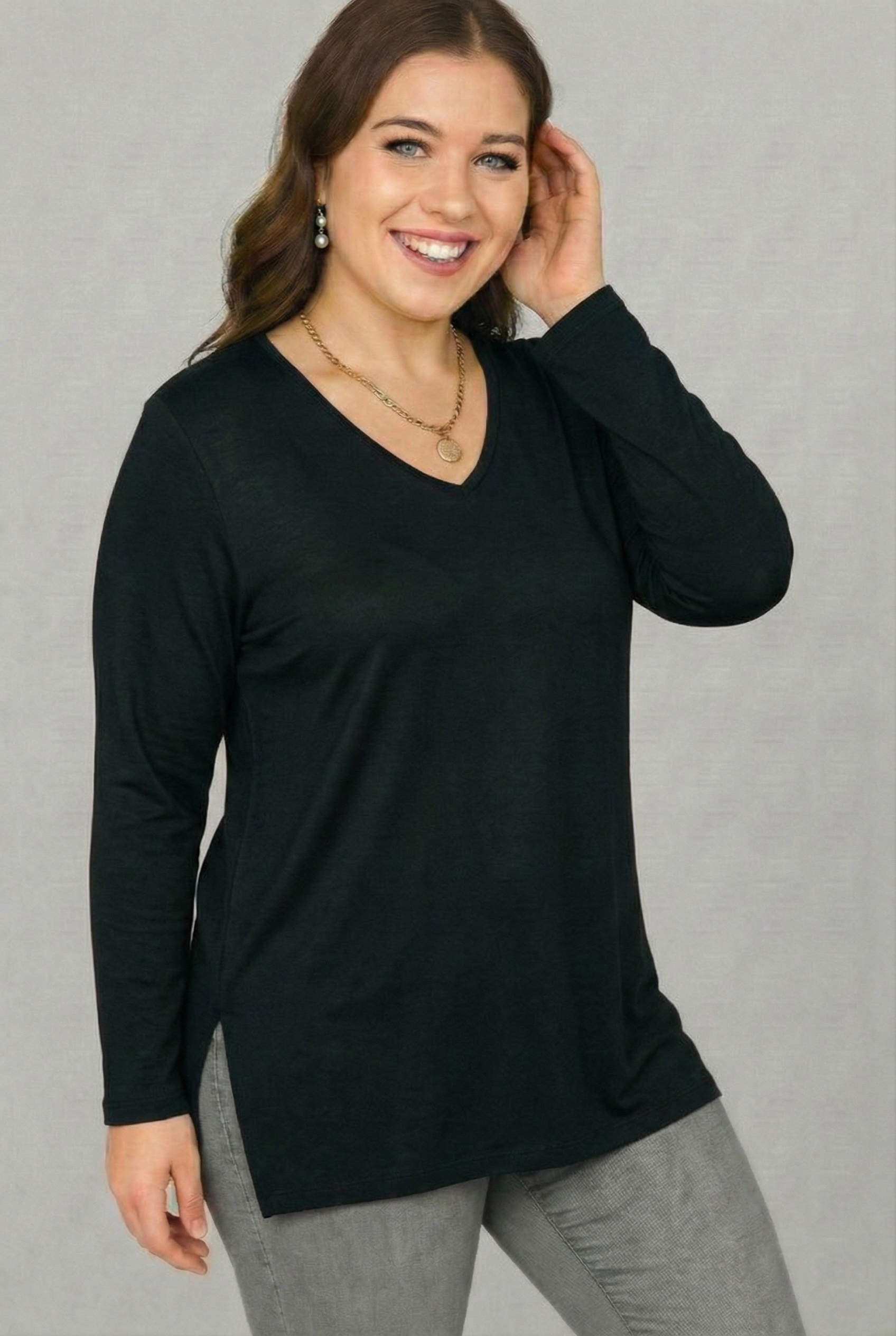 Büyük Beden V Yaka Uzun Kol Yan Yırtmaçlı Bluz SiyahCurvy TrendBüyük Beden V Yaka Uzun Kol Yan Yırtmaçlı Bluz Siyah