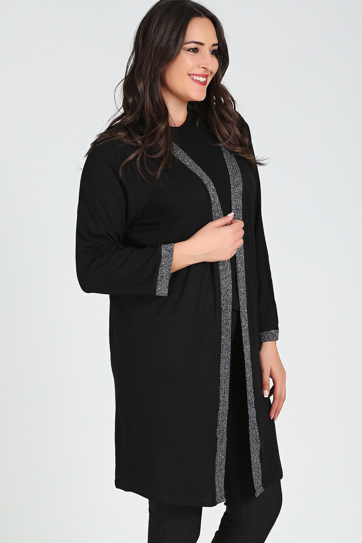 Büyük Beden Yaka Kolucu Simli HırkaCurvy TrendBüyük Beden Yaka Kolucu Simli Hırka Siyah