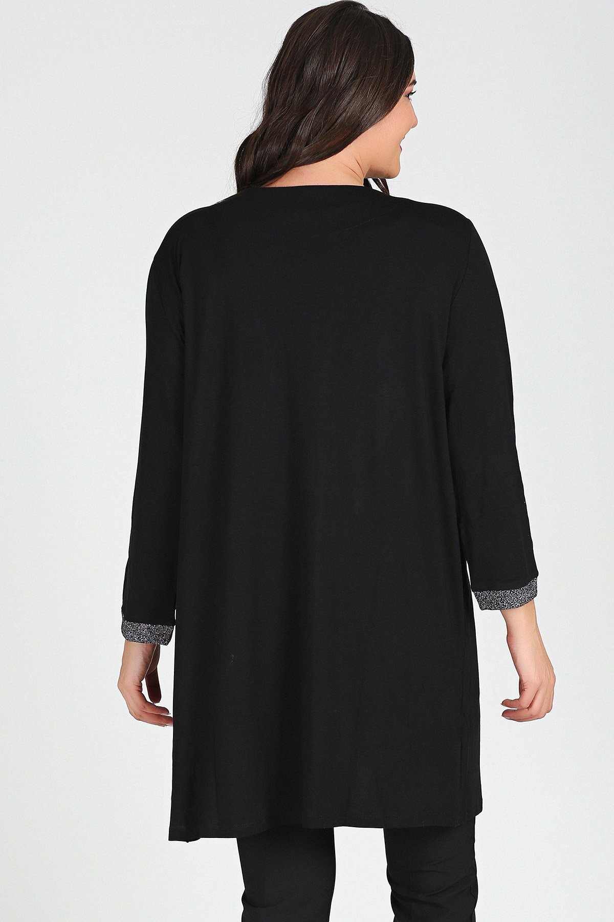 Büyük Beden Yaka Kolucu Simli HırkaCurvy TrendBüyük Beden Yaka Kolucu Simli Hırka Siyah