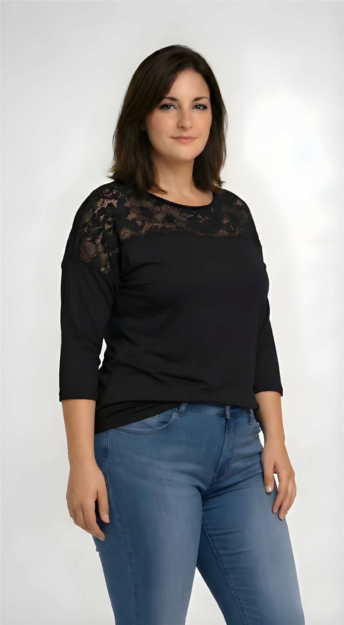 Büyük Beden Yuvarlak Yaka Roba Dantel Truvakar Kol Bluz SiyahCurvy TrendBüyük Beden Yuvarlak Yaka Roba Dantel Truvakar Kol Bluz Siyah