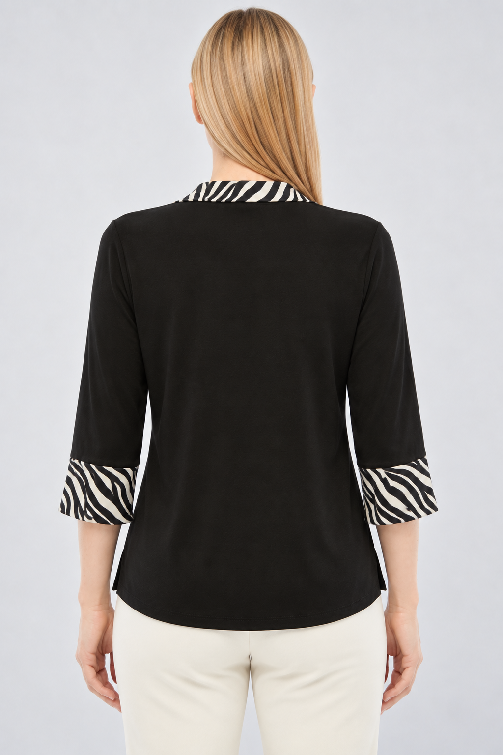 Büyük Beden Zebra Desenli Kravat ve Volan Truvakar Kol Yan Yırtmaçlı Bluz SiyahCurvy TrendBüyük Beden Zebra Desenli Kravat ve Volan Truvakar Kol Yan Yırtmaçlı Bluz Siyah