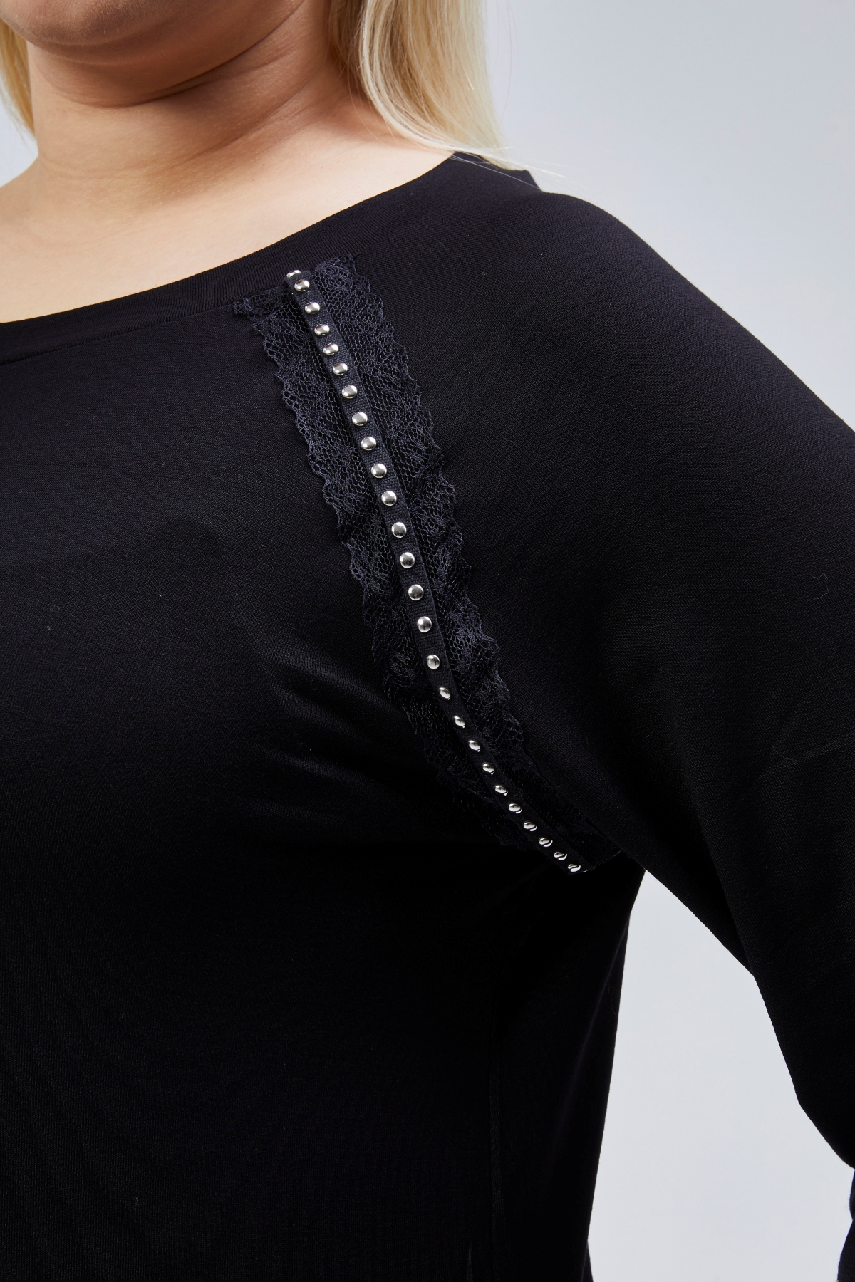 Büyük Beden Zımba Detaylı Reglan Kol Bluz SiyahCurvy TrendBüyük Beden Zımba Detaylı Reglan Kol Bluz Siyah