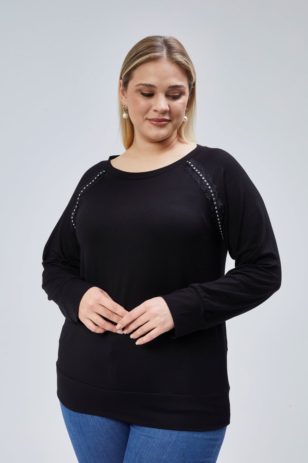 Büyük Beden Zımba Detaylı Reglan Kol Bluz SiyahCurvy TrendBüyük Beden Zımba Detaylı Reglan Kol Bluz Siyah