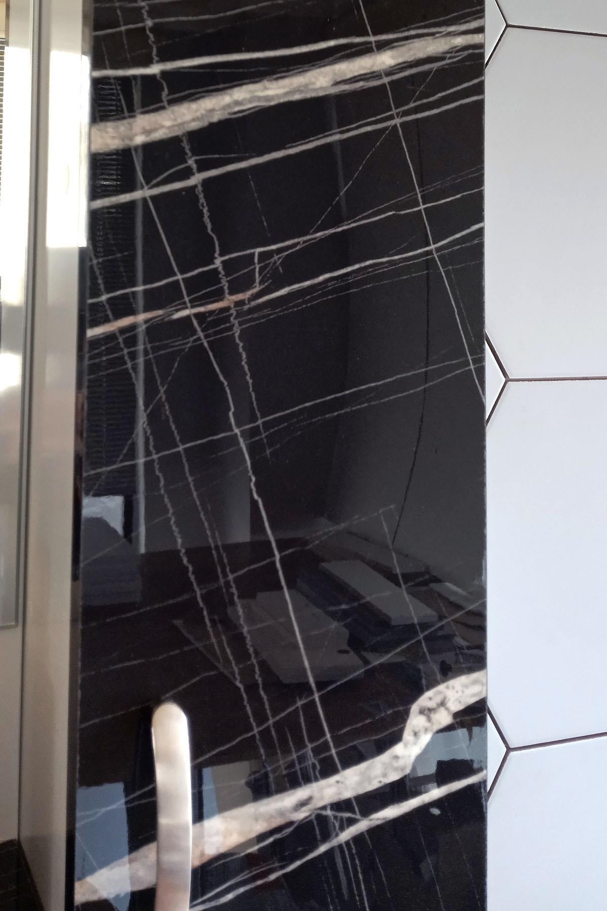 Nurcelant Banyo Dolabı Aynalı Raflı 60 cm Üst Modül Siyah Parlak Desenli Sonata