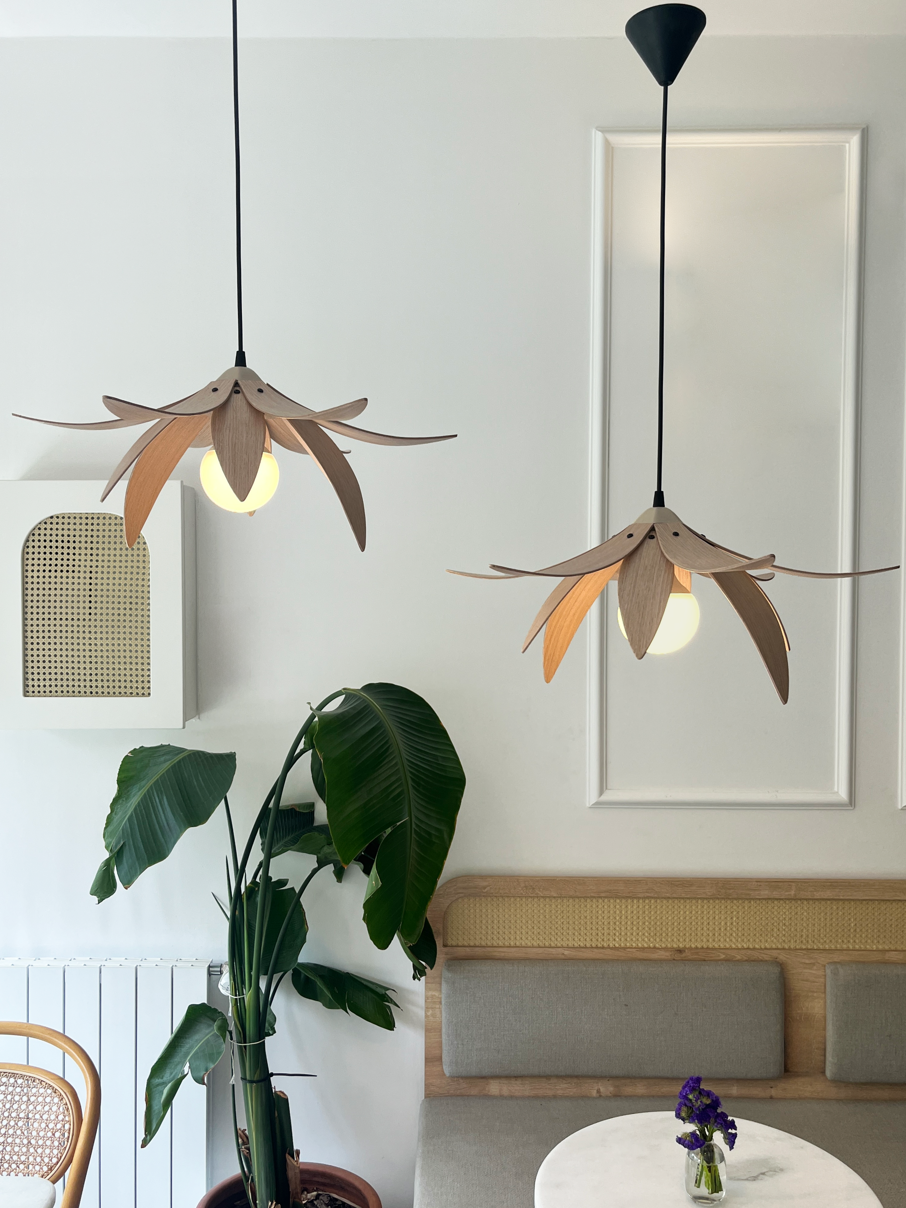 Lotus Avize – Ahşap Modern ve Minimal Tasarım Avize, İskandinav Salon ve Oturma Odası Aydınlatması (Açık Meşe)