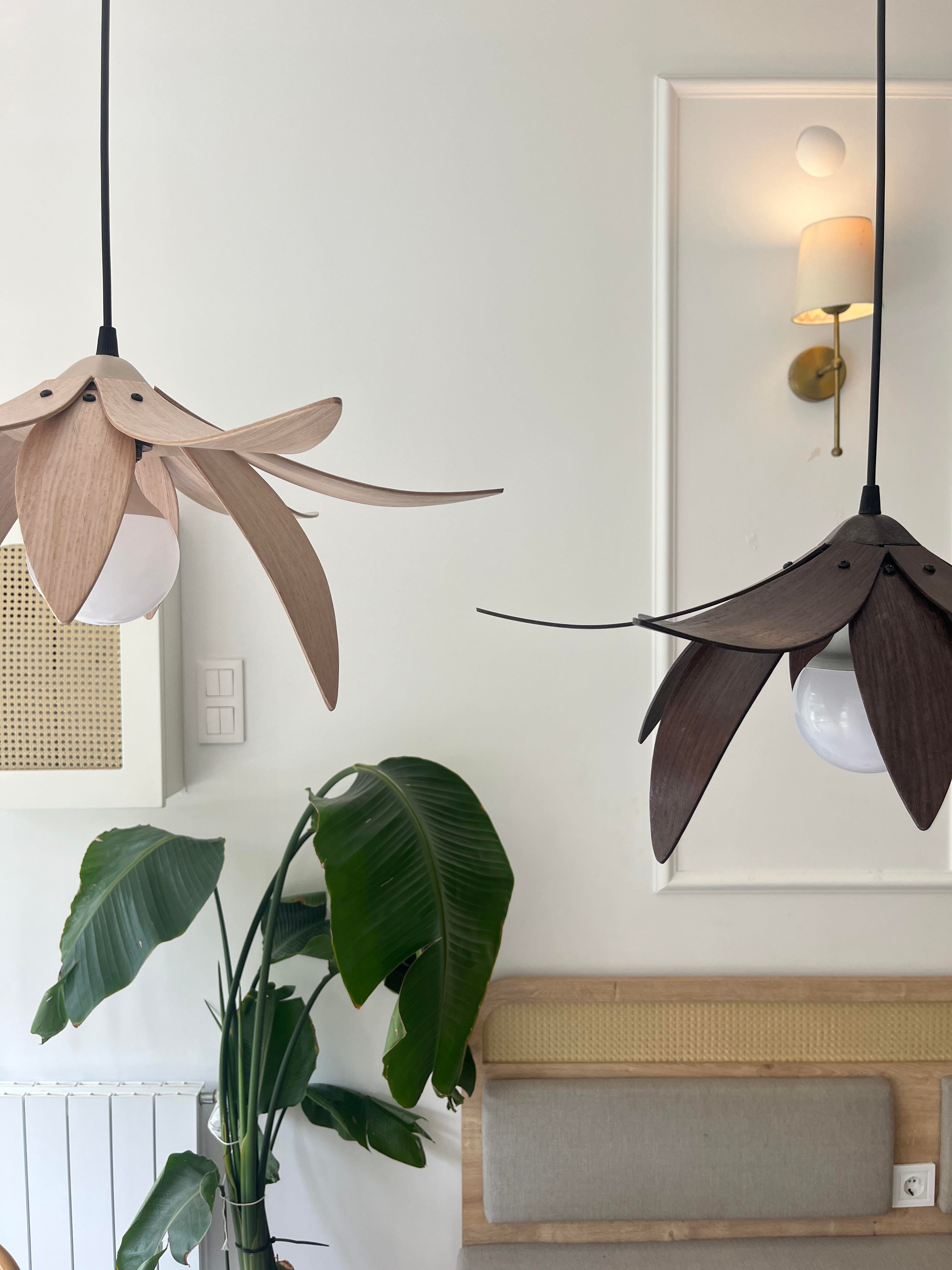 Lotus Avize – Ahşap Modern ve Minimal Tasarım Avize, İskandinav Salon ve Oturma Odası Aydınlatması (Açık Meşe)