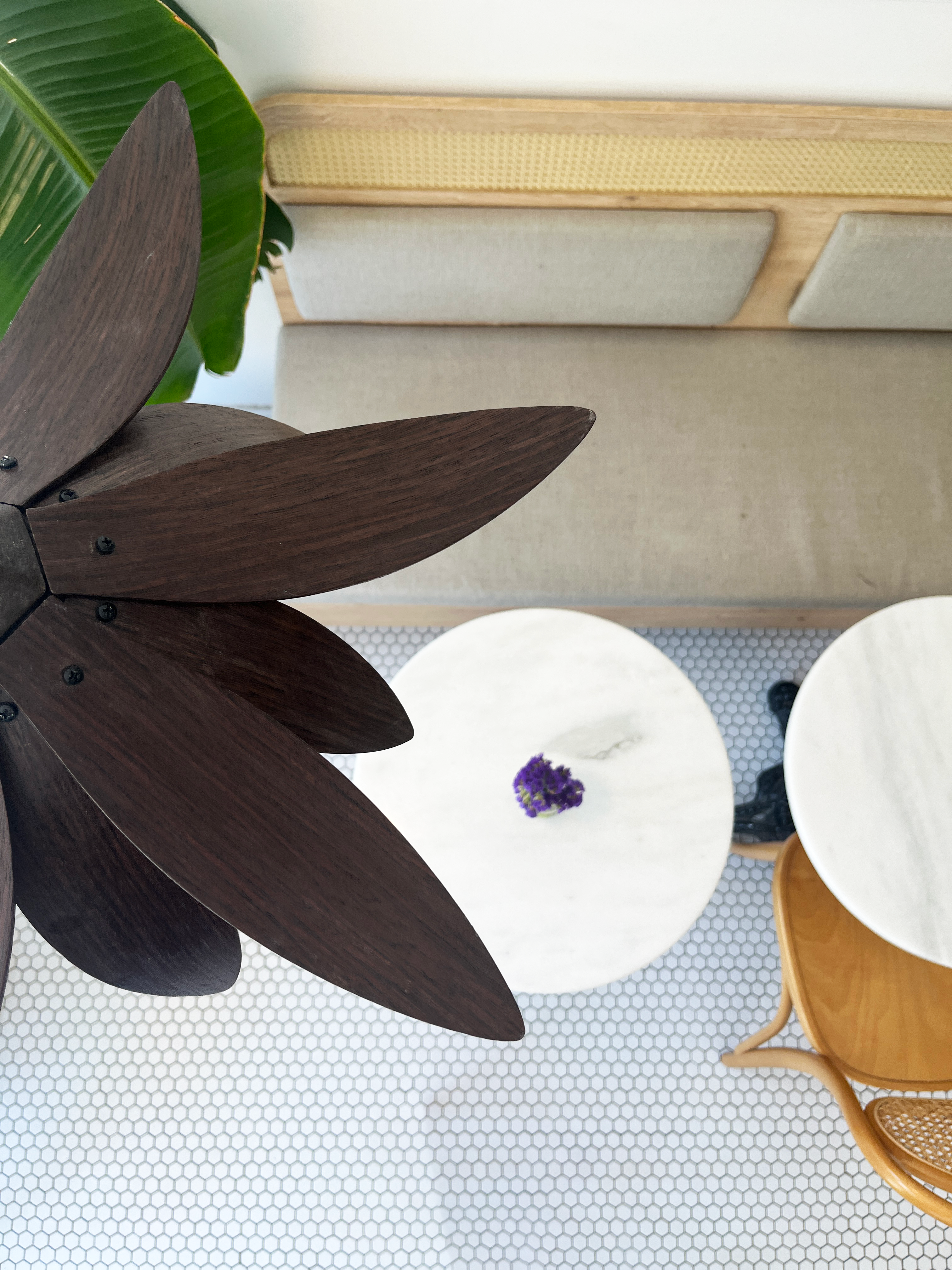 Lotus Avize – Ahşap Modern ve Minimal Tasarım Avize, İskandinav Salon ve Oturma Odası Aydınlatması (Ceviz)