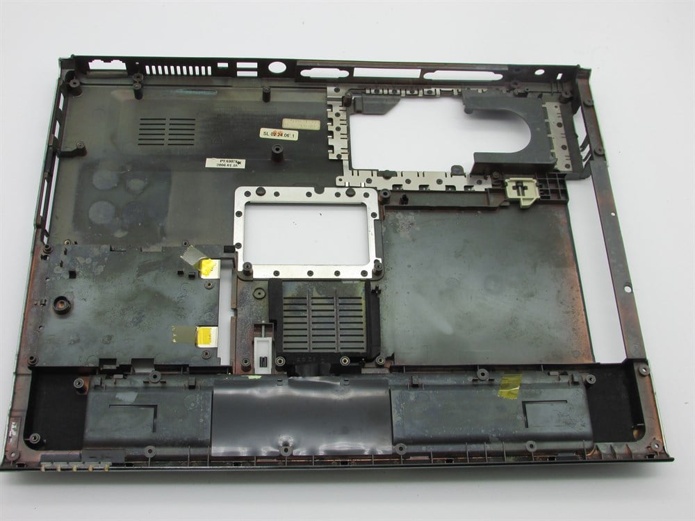 ASUS M6000 Notebook Alt Kasa