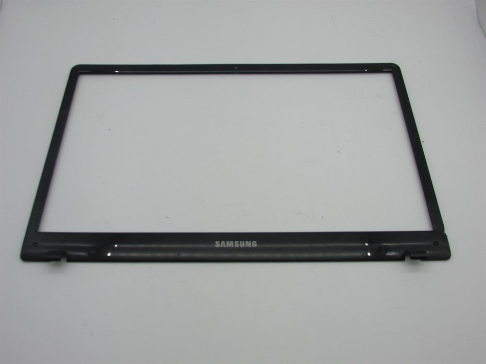 SAMSUNG  NP305 E5A 300E5A Lcd Bezel On