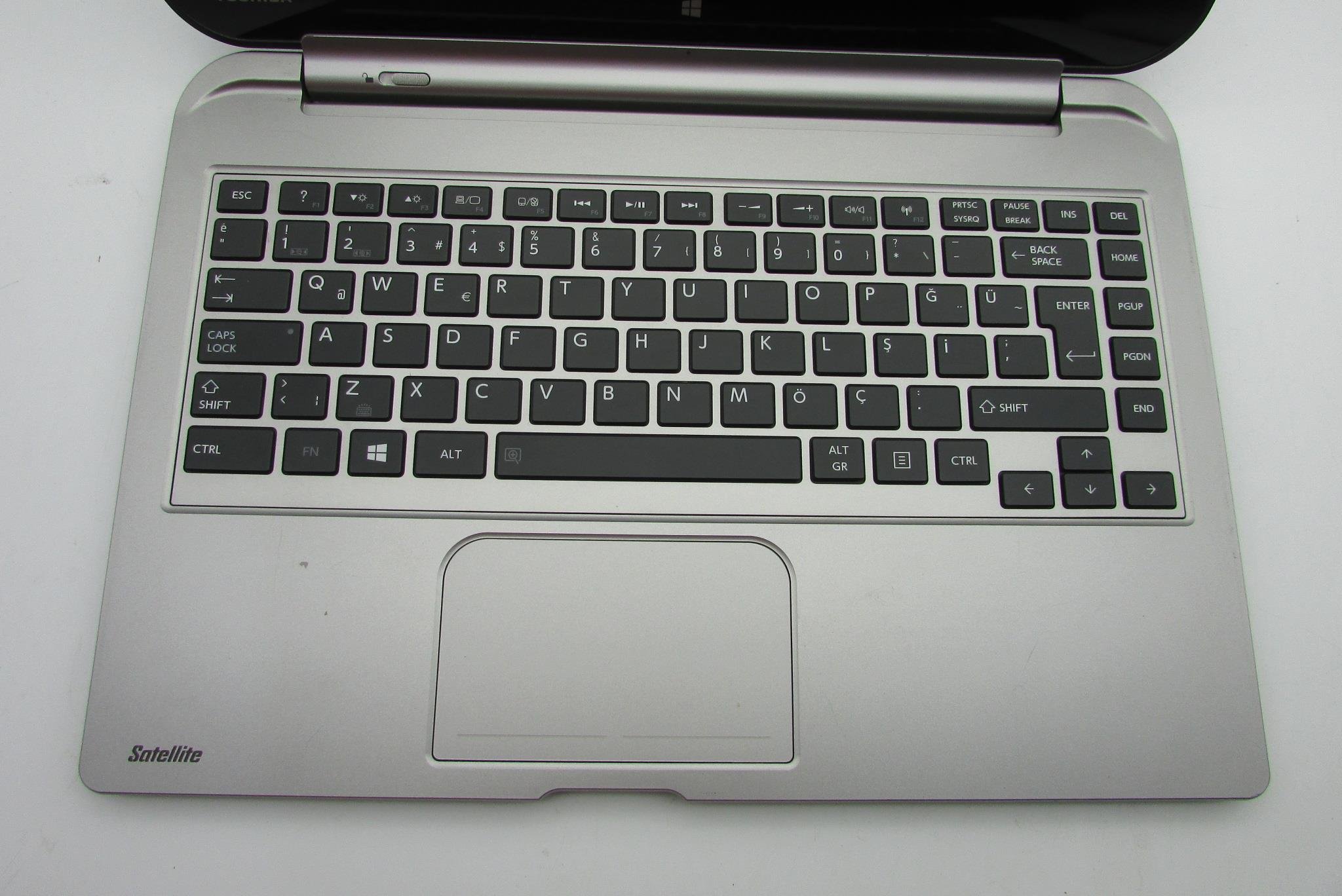 TOSHİBA W30T-A İKİNCİ EL NOTEBOOK