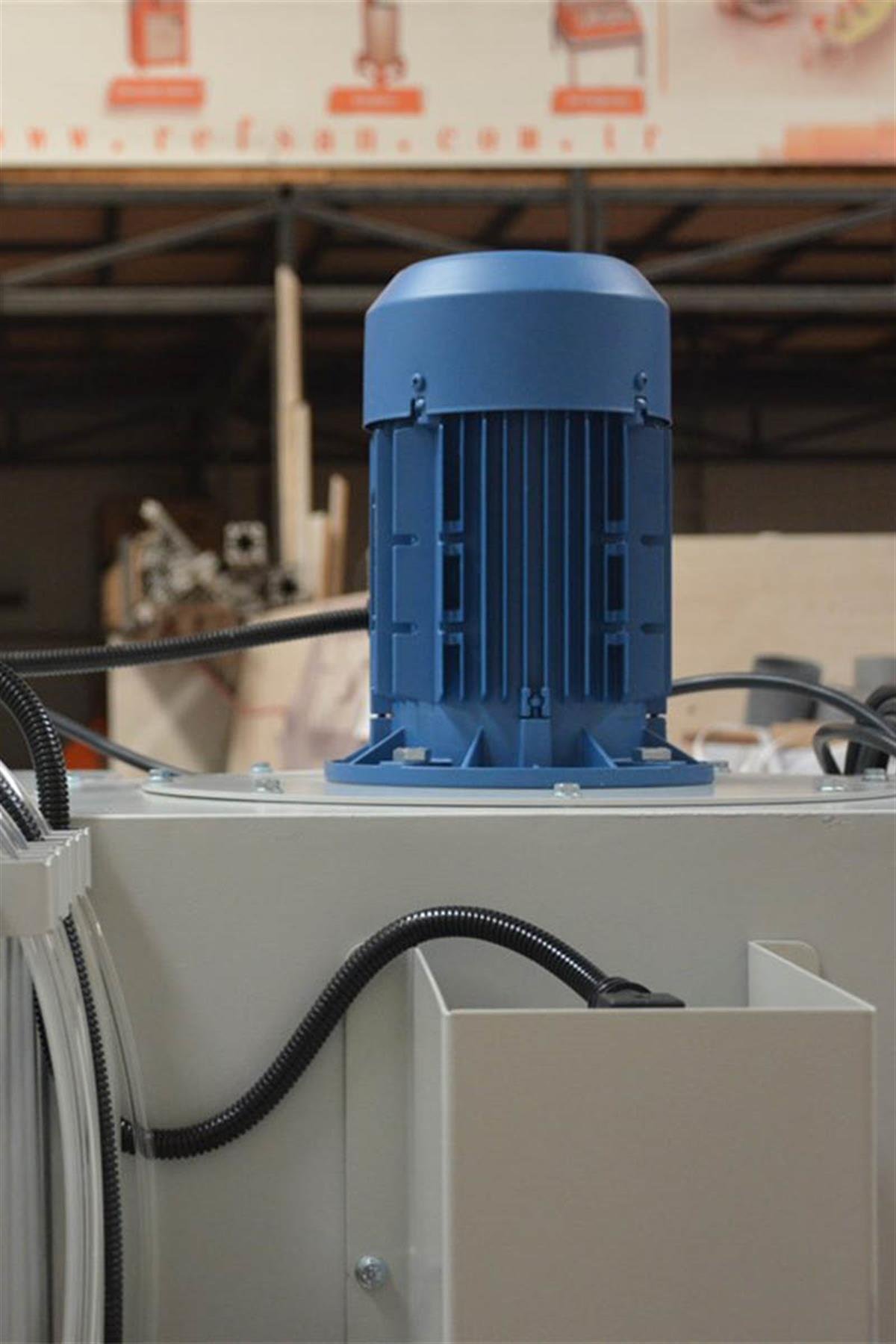 REFSAN SANDING CABINET